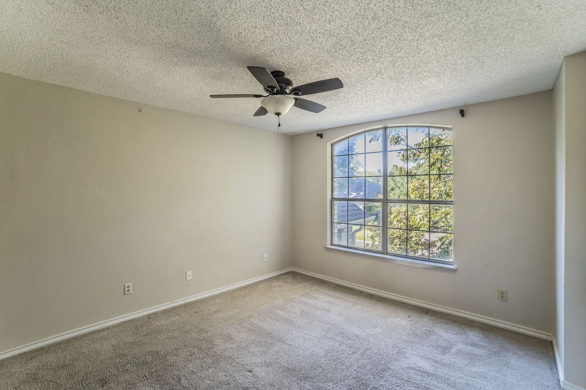 Single Family Residence For Sale in Tarrant County , 1240 Trinity Drive, Benbrook, Texas 76126, 4 Bedroom, 3 Bathroom, 2 Garage spaces, 2,776 Sqft, built in 1988, mls#21300107, Real Estate Agent in Benbrook, Homes For Sale in Tarrant county, Homes For Sale in Benbrook, Realtor in Benbrook Texas, Real Estate Brokerage Independent Realty Texas, Luminita Cordes Realtor