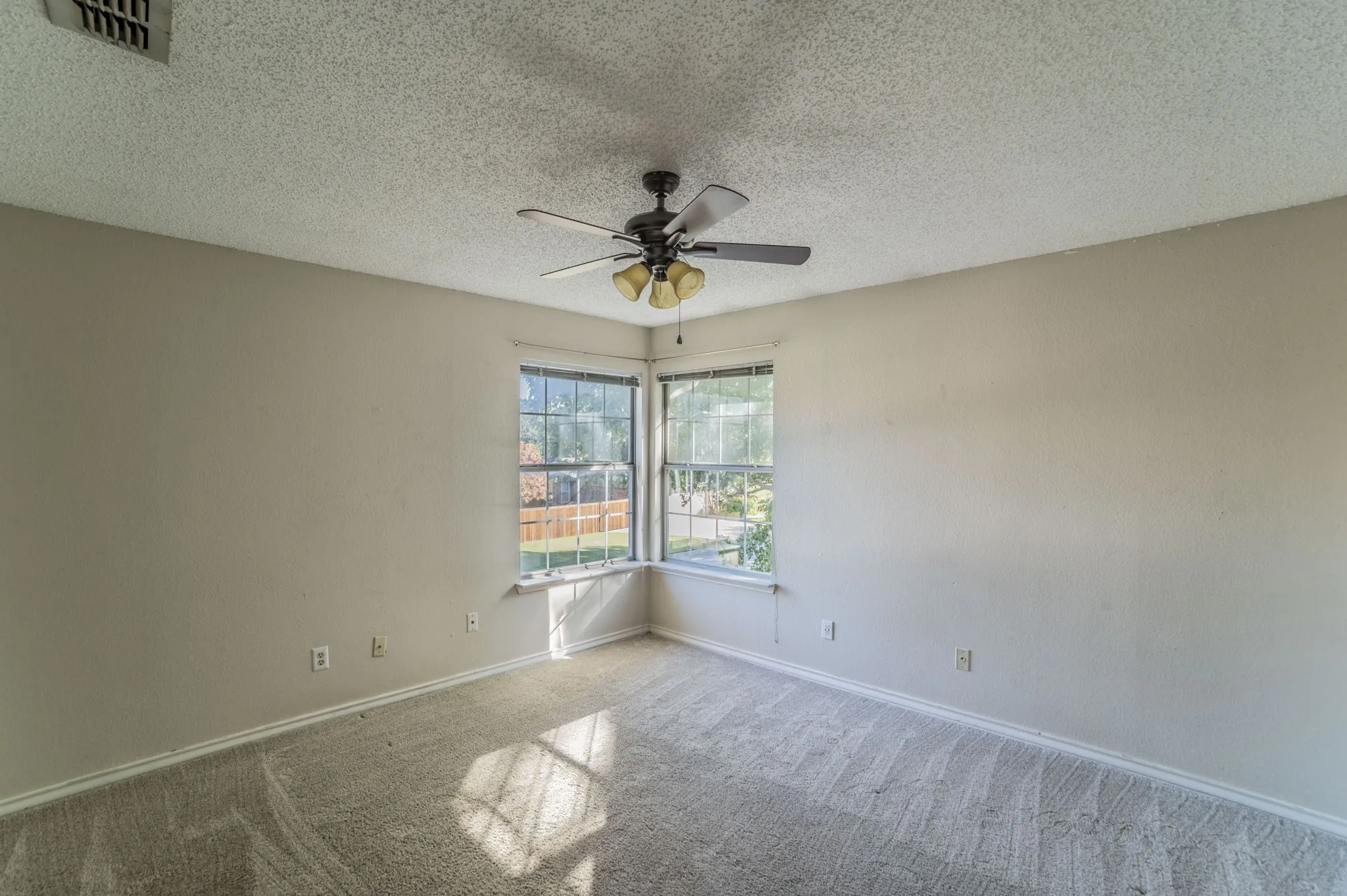 Single Family Residence For Sale in Tarrant County , 1240 Trinity Drive, Benbrook, Texas 76126, 4 Bedroom, 3 Bathroom, 2 Garage spaces, 2,776 Sqft, built in 1988, mls#21300107, Real Estate Agent in Benbrook, Homes For Sale in Tarrant county, Homes For Sale in Benbrook, Realtor in Benbrook Texas, Real Estate Brokerage Independent Realty Texas, Luminita Cordes Realtor