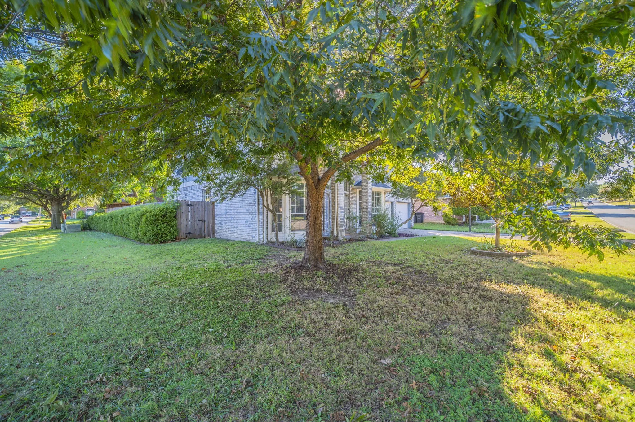 Single Family Residence For Sale in Tarrant County , 1240 Trinity Drive, Benbrook, Texas 76126, 4 Bedroom, 3 Bathroom, 2 Garage spaces, 2,776 Sqft, built in 1988, mls#21300107, Real Estate Agent in Benbrook, Homes For Sale in Tarrant county, Homes For Sale in Benbrook, Realtor in Benbrook Texas, Real Estate Brokerage Independent Realty Texas, Luminita Cordes Realtor