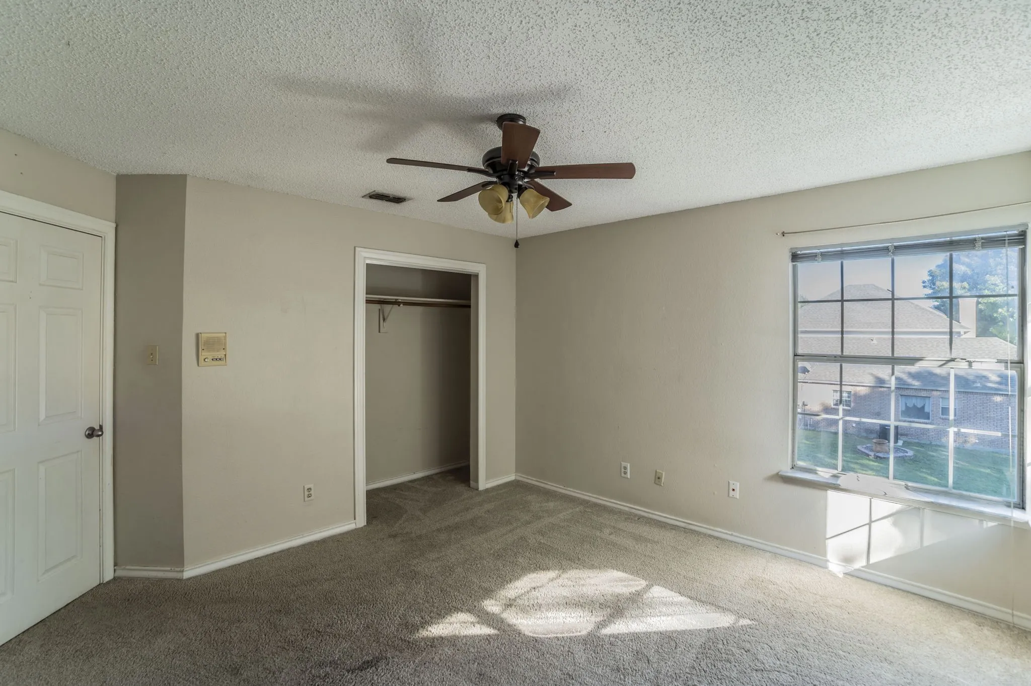 Single Family Residence For Sale in Tarrant County , 1240 Trinity Drive, Benbrook, Texas 76126, 4 Bedroom, 3 Bathroom, 2 Garage spaces, 2,776 Sqft, built in 1988, mls#21300107, Real Estate Agent in Benbrook, Homes For Sale in Tarrant county, Homes For Sale in Benbrook, Realtor in Benbrook Texas, Real Estate Brokerage Independent Realty Texas, Luminita Cordes Realtor