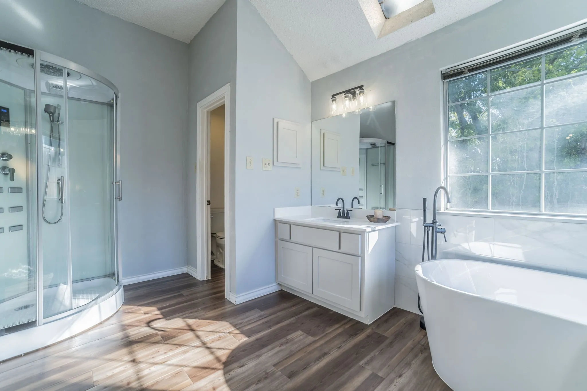 Single Family Residence For Sale in Tarrant County , 1240 Trinity Drive, Benbrook, Texas 76126, 4 Bedroom, 3 Bathroom, 2 Garage spaces, 2,776 Sqft, built in 1988, mls#21300107, Real Estate Agent in Benbrook, Homes For Sale in Tarrant county, Homes For Sale in Benbrook, Realtor in Benbrook Texas, Real Estate Brokerage Independent Realty Texas, Luminita Cordes Realtor