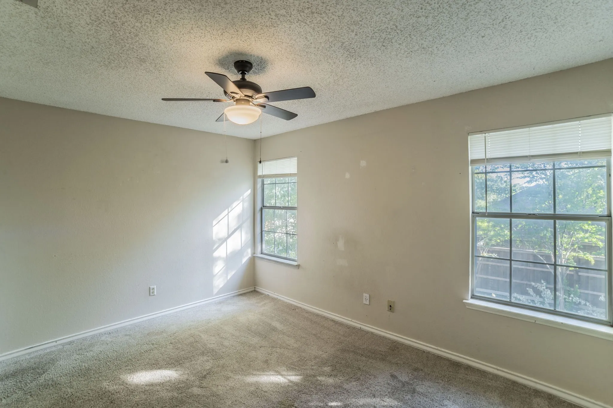 Single Family Residence For Sale in Tarrant County , 1240 Trinity Drive, Benbrook, Texas 76126, 4 Bedroom, 3 Bathroom, 2 Garage spaces, 2,776 Sqft, built in 1988, mls#21300107, Real Estate Agent in Benbrook, Homes For Sale in Tarrant county, Homes For Sale in Benbrook, Realtor in Benbrook Texas, Real Estate Brokerage Independent Realty Texas, Luminita Cordes Realtor