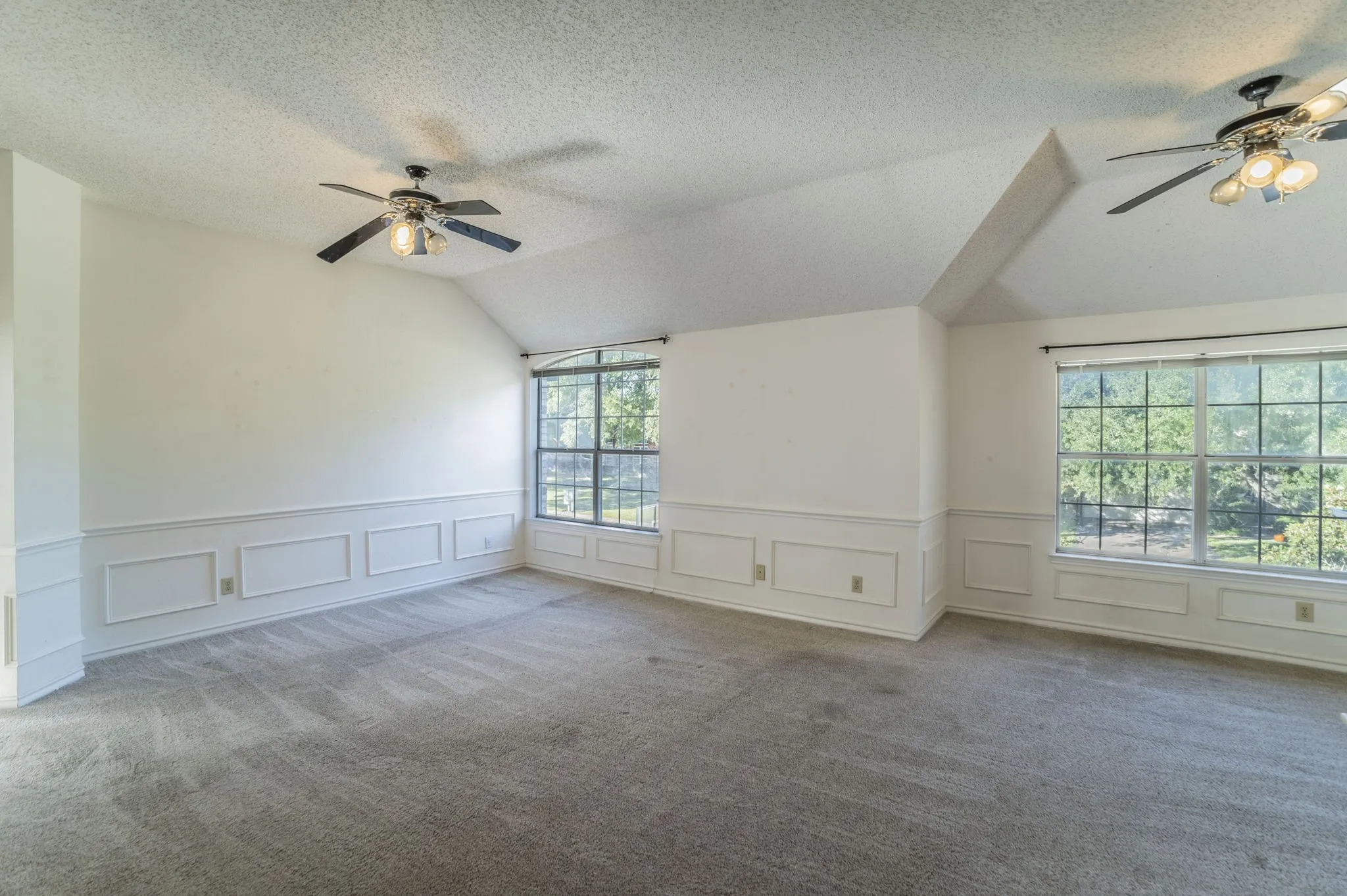 Single Family Residence For Sale in Tarrant County , 1240 Trinity Drive, Benbrook, Texas 76126, 4 Bedroom, 3 Bathroom, 2 Garage spaces, 2,776 Sqft, built in 1988, mls#21300107, Real Estate Agent in Benbrook, Homes For Sale in Tarrant county, Homes For Sale in Benbrook, Realtor in Benbrook Texas, Real Estate Brokerage Independent Realty Texas, Luminita Cordes Realtor