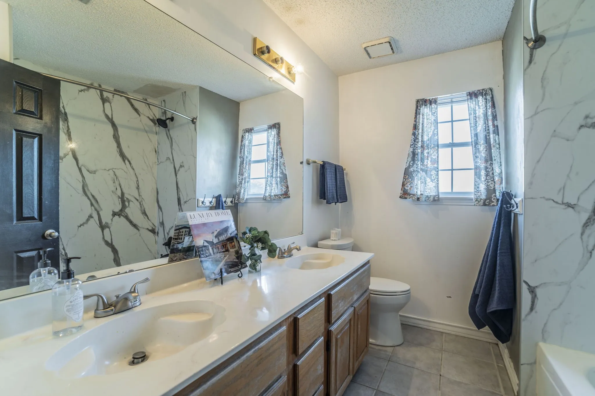 Single Family Residence For Sale in Tarrant County , 1240 Trinity Drive, Benbrook, Texas 76126, 4 Bedroom, 3 Bathroom, 2 Garage spaces, 2,776 Sqft, built in 1988, mls#21300107, Real Estate Agent in Benbrook, Homes For Sale in Tarrant county, Homes For Sale in Benbrook, Realtor in Benbrook Texas, Real Estate Brokerage Independent Realty Texas, Luminita Cordes Realtor