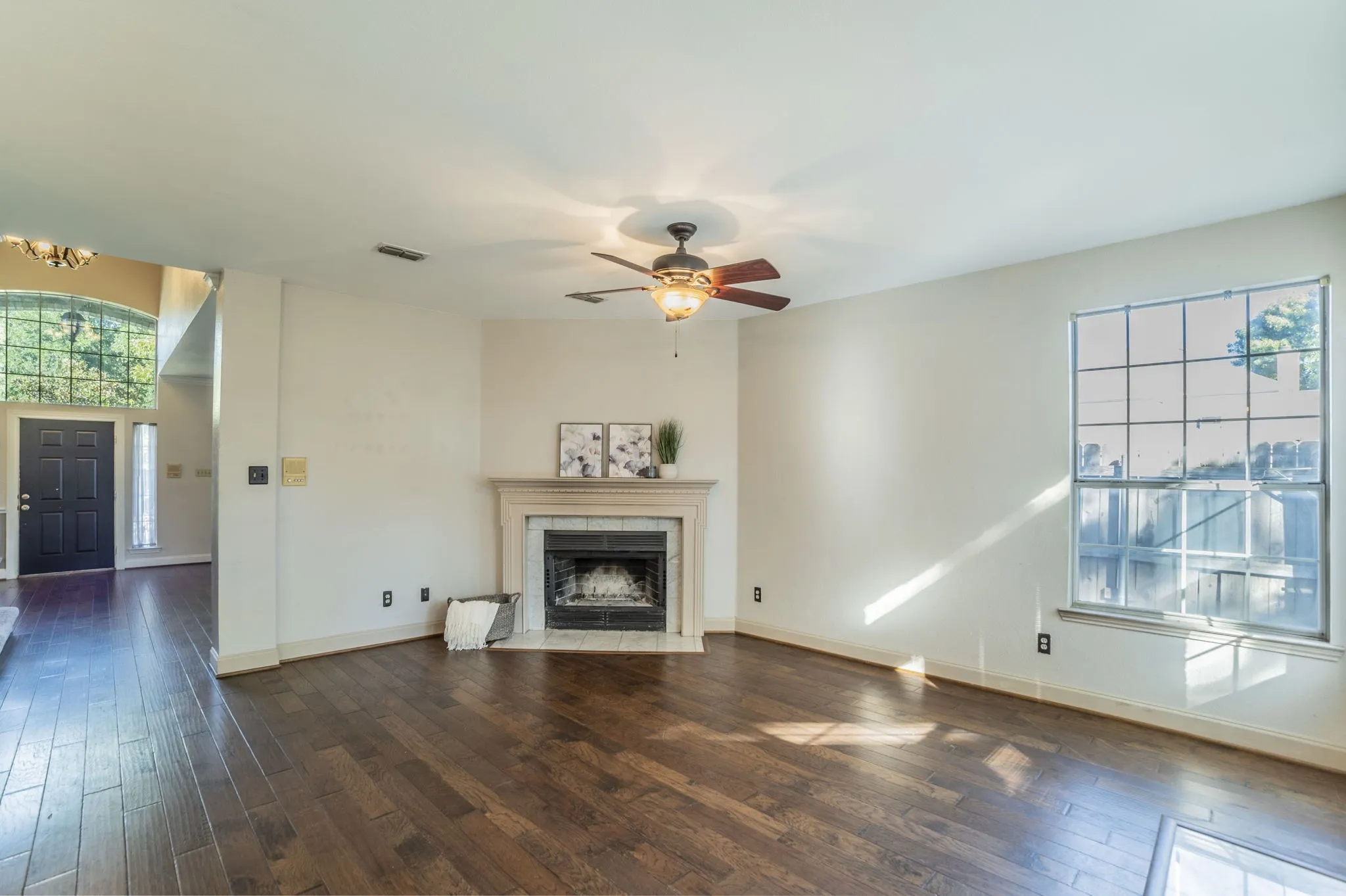 Single Family Residence For Sale in Tarrant County , 1240 Trinity Drive, Benbrook, Texas 76126, 4 Bedroom, 3 Bathroom, 2 Garage spaces, 2,776 Sqft, built in 1988, mls#21300107, Real Estate Agent in Benbrook, Homes For Sale in Tarrant county, Homes For Sale in Benbrook, Realtor in Benbrook Texas, Real Estate Brokerage Independent Realty Texas, Luminita Cordes Realtor