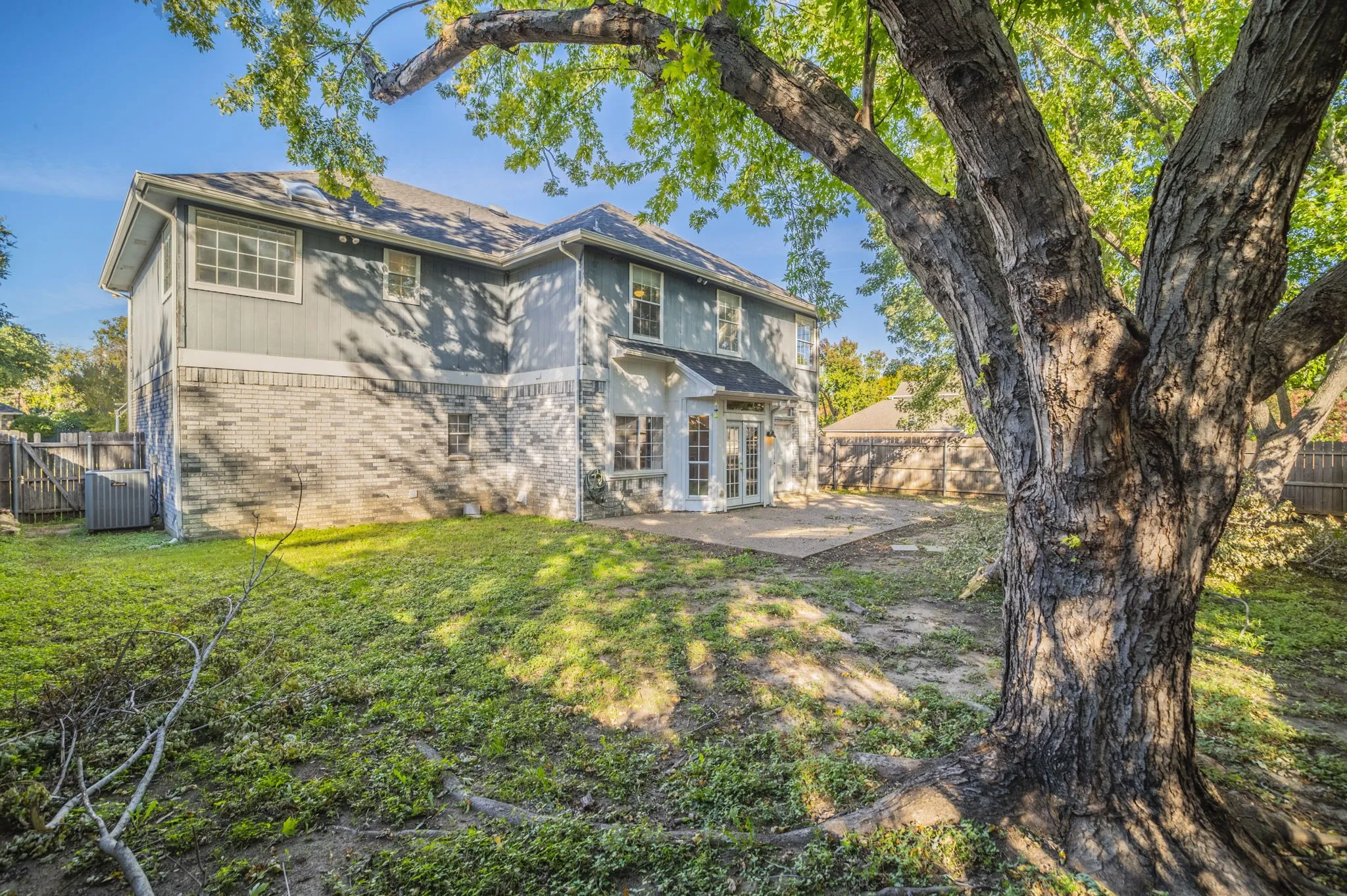 Single Family Residence For Sale in Tarrant County , 1240 Trinity Drive, Benbrook, Texas 76126, 4 Bedroom, 3 Bathroom, 2 Garage spaces, 2,776 Sqft, built in 1988, mls#21300107, Real Estate Agent in Benbrook, Homes For Sale in Tarrant county, Homes For Sale in Benbrook, Realtor in Benbrook Texas, Real Estate Brokerage Independent Realty Texas, Luminita Cordes Realtor