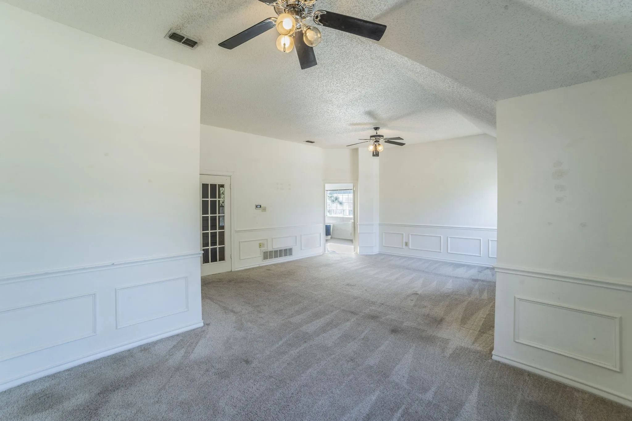 Single Family Residence For Sale in Tarrant County , 1240 Trinity Drive, Benbrook, Texas 76126, 4 Bedroom, 3 Bathroom, 2 Garage spaces, 2,776 Sqft, built in 1988, mls#21300107, Real Estate Agent in Benbrook, Homes For Sale in Tarrant county, Homes For Sale in Benbrook, Realtor in Benbrook Texas, Real Estate Brokerage Independent Realty Texas, Luminita Cordes Realtor