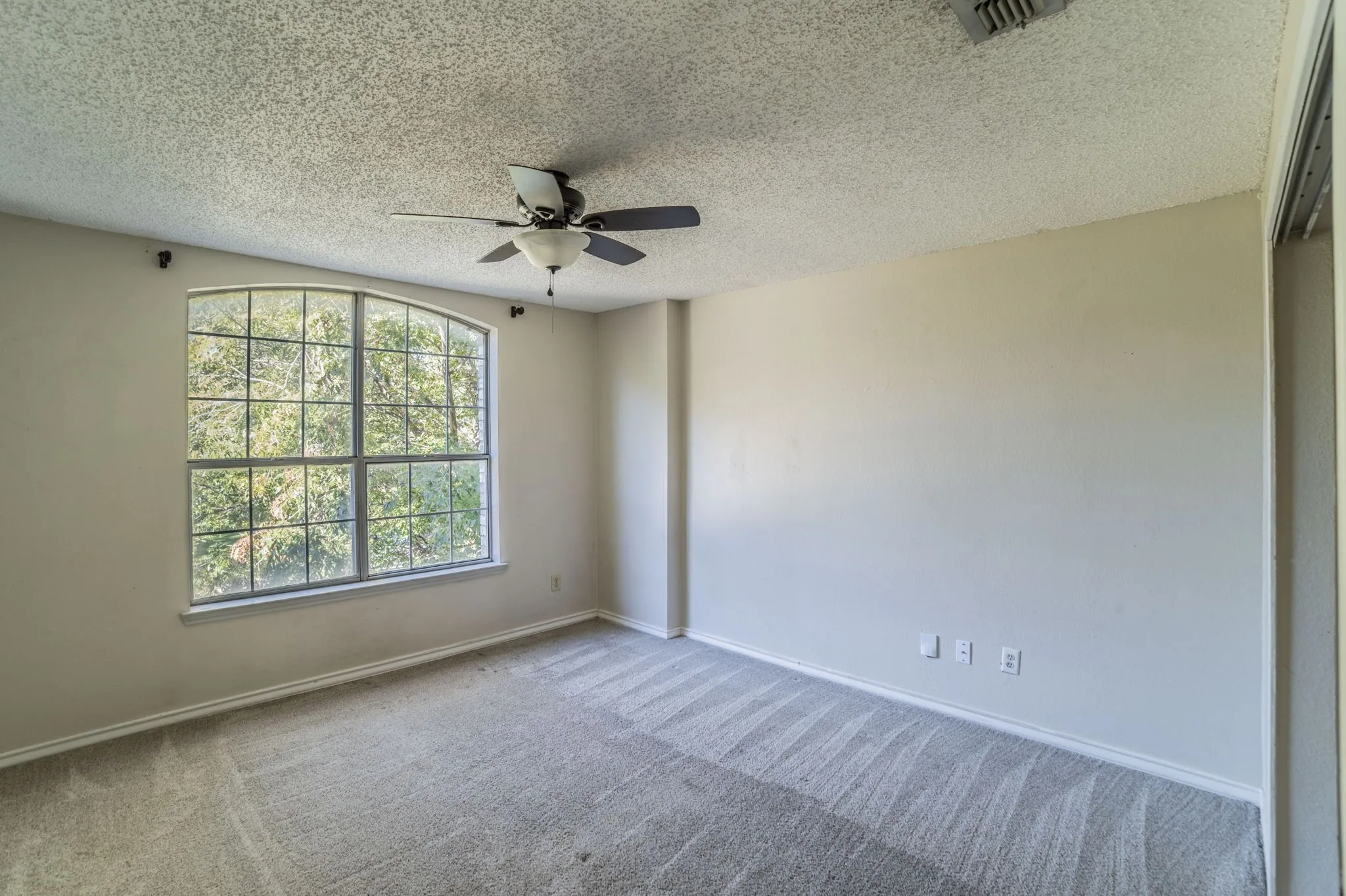 Single Family Residence For Sale in Tarrant County , 1240 Trinity Drive, Benbrook, Texas 76126, 4 Bedroom, 3 Bathroom, 2 Garage spaces, 2,776 Sqft, built in 1988, mls#21300107, Real Estate Agent in Benbrook, Homes For Sale in Tarrant county, Homes For Sale in Benbrook, Realtor in Benbrook Texas, Real Estate Brokerage Independent Realty Texas, Luminita Cordes Realtor