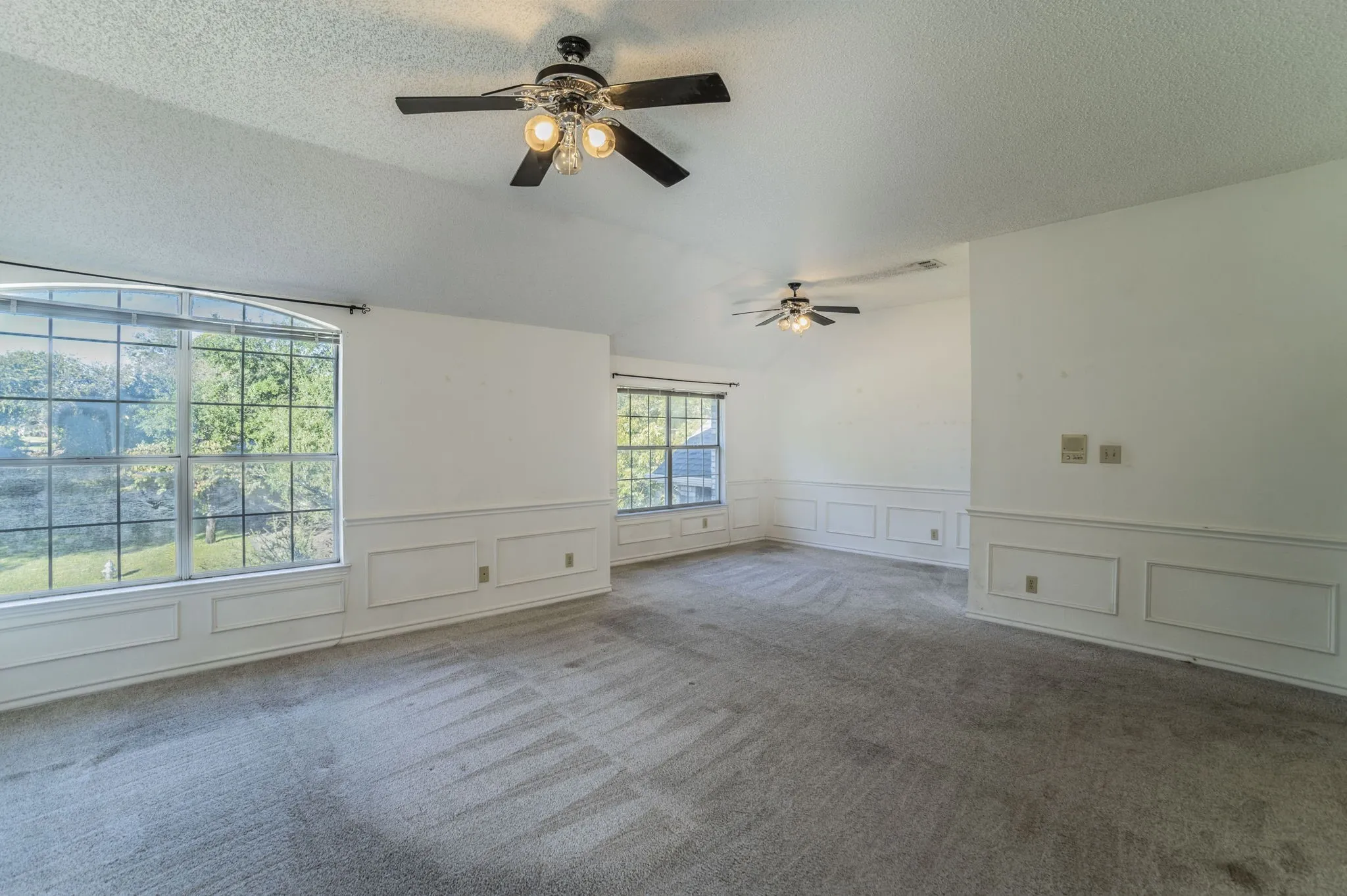 Single Family Residence For Sale in Tarrant County , 1240 Trinity Drive, Benbrook, Texas 76126, 4 Bedroom, 3 Bathroom, 2 Garage spaces, 2,776 Sqft, built in 1988, mls#21300107, Real Estate Agent in Benbrook, Homes For Sale in Tarrant county, Homes For Sale in Benbrook, Realtor in Benbrook Texas, Real Estate Brokerage Independent Realty Texas, Luminita Cordes Realtor