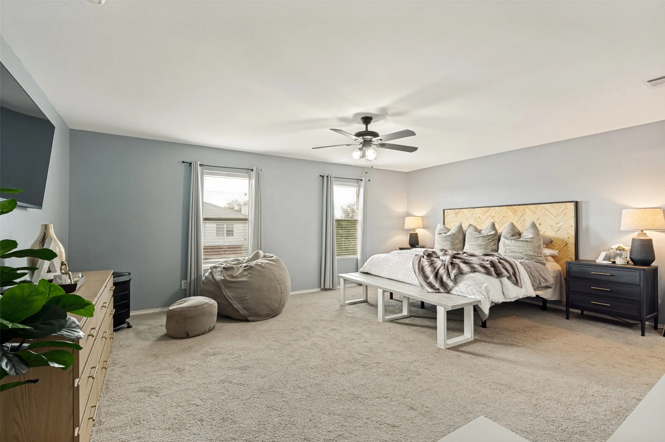 Single Family Residence For Sale in Tarrant County , 6015 Pietro Drive, Grand Prairie, Texas 75052, 3 Bedroom, 3 Bathroom, 2 Garage spaces, 2,341 Sqft, built in 2002, mls#21298789, Real Estate Agent in Grand Prairie, Homes For Sale in Tarrant county, Homes For Sale in Grand Prairie, Realtor in Grand Prairie Texas, Real Estate Brokerage Independent Realty Texas, Luminita Cordes Realtor