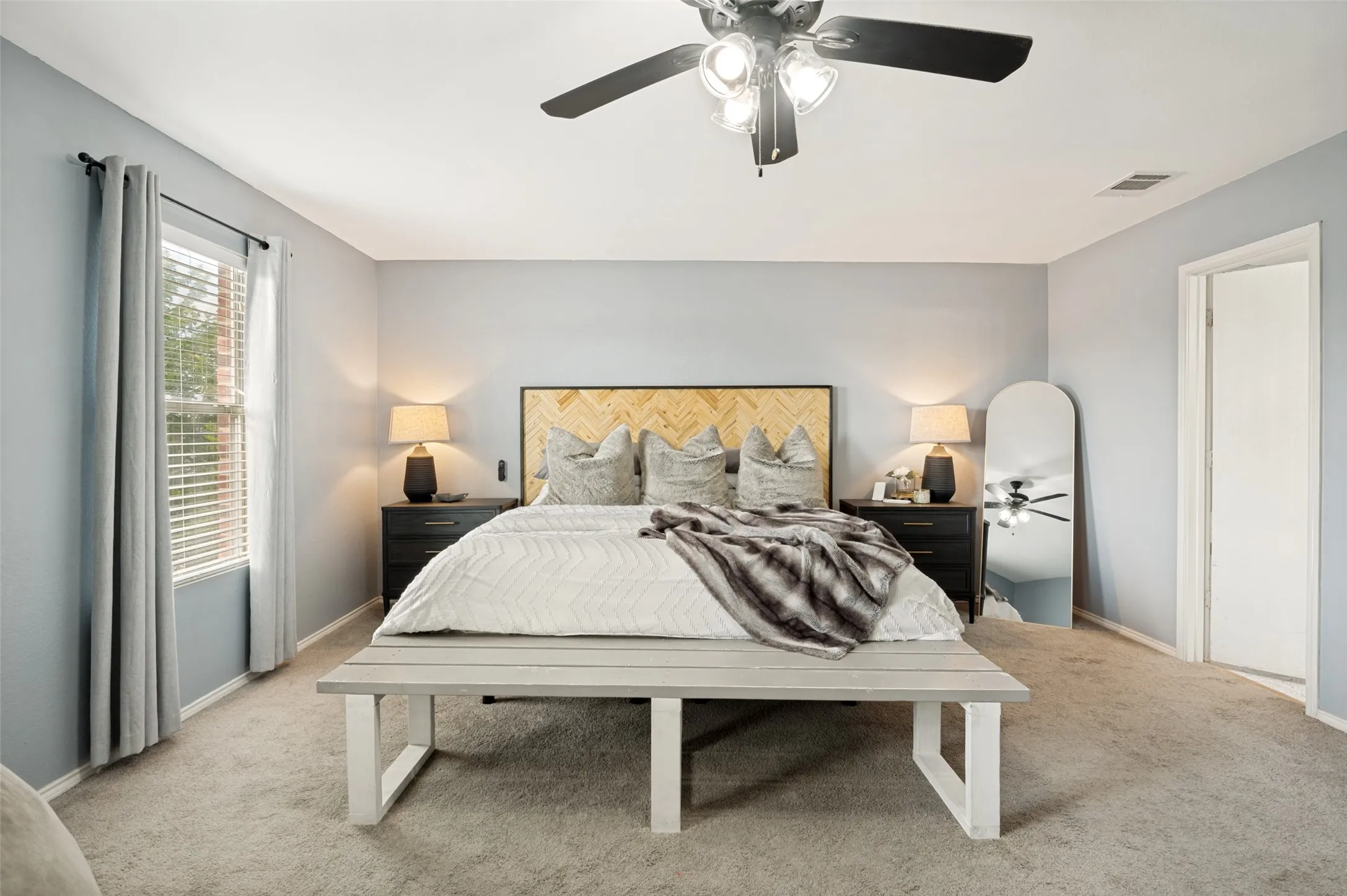 Single Family Residence For Sale in Tarrant County , 6015 Pietro Drive, Grand Prairie, Texas 75052, 3 Bedroom, 3 Bathroom, 2 Garage spaces, 2,341 Sqft, built in 2002, mls#21298789, Real Estate Agent in Grand Prairie, Homes For Sale in Tarrant county, Homes For Sale in Grand Prairie, Realtor in Grand Prairie Texas, Real Estate Brokerage Independent Realty Texas, Luminita Cordes Realtor