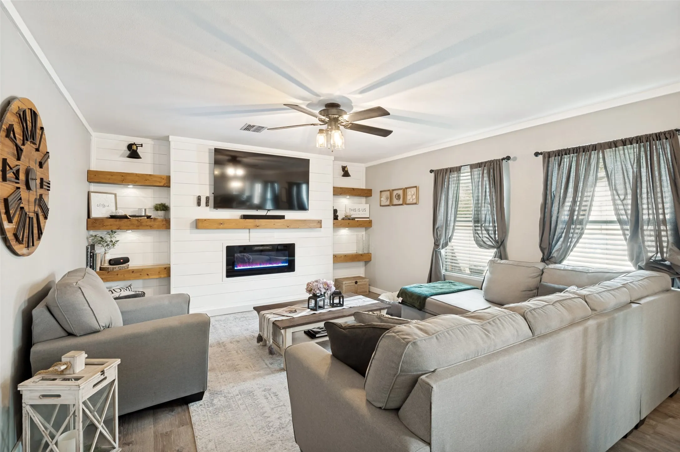 Single Family Residence For Sale in Tarrant County , 6015 Pietro Drive, Grand Prairie, Texas 75052, 3 Bedroom, 3 Bathroom, 2 Garage spaces, 2,341 Sqft, built in 2002, mls#21298789, Real Estate Agent in Grand Prairie, Homes For Sale in Tarrant county, Homes For Sale in Grand Prairie, Realtor in Grand Prairie Texas, Real Estate Brokerage Independent Realty Texas, Luminita Cordes Realtor