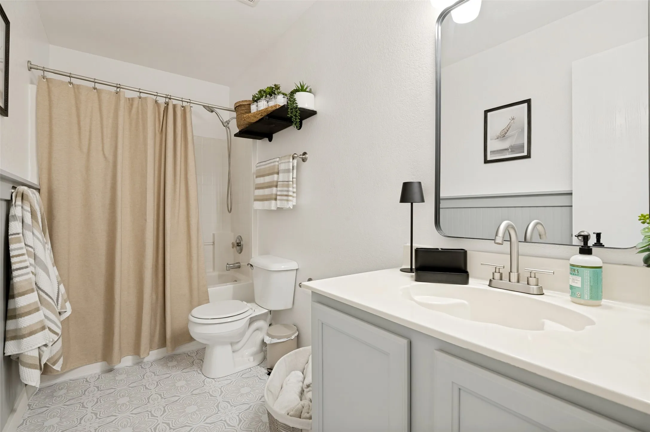 Single Family Residence For Sale in Tarrant County , 6015 Pietro Drive, Grand Prairie, Texas 75052, 3 Bedroom, 3 Bathroom, 2 Garage spaces, 2,341 Sqft, built in 2002, mls#21298789, Real Estate Agent in Grand Prairie, Homes For Sale in Tarrant county, Homes For Sale in Grand Prairie, Realtor in Grand Prairie Texas, Real Estate Brokerage Independent Realty Texas, Luminita Cordes Realtor