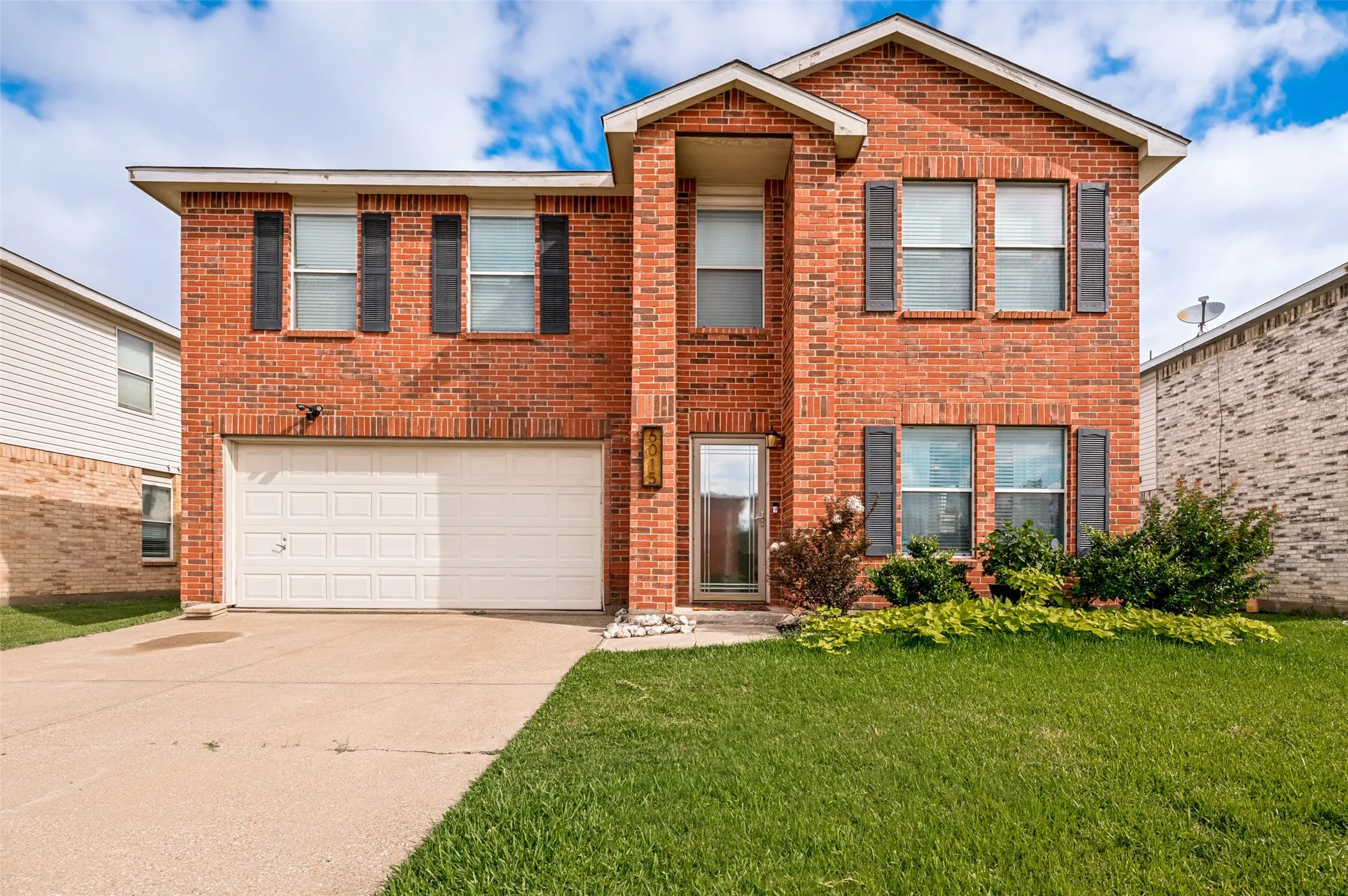 Single Family Residence For Sale in Tarrant County , 6015 Pietro Drive, Grand Prairie, Texas 75052, 3 Bedroom, 3 Bathroom, 2 Garage spaces, 2,341 Sqft, built in 2002, mls#21298789, Real Estate Agent in Grand Prairie, Homes For Sale in Tarrant county, Homes For Sale in Grand Prairie, Realtor in Grand Prairie Texas, Real Estate Brokerage Independent Realty Texas, Luminita Cordes Realtor