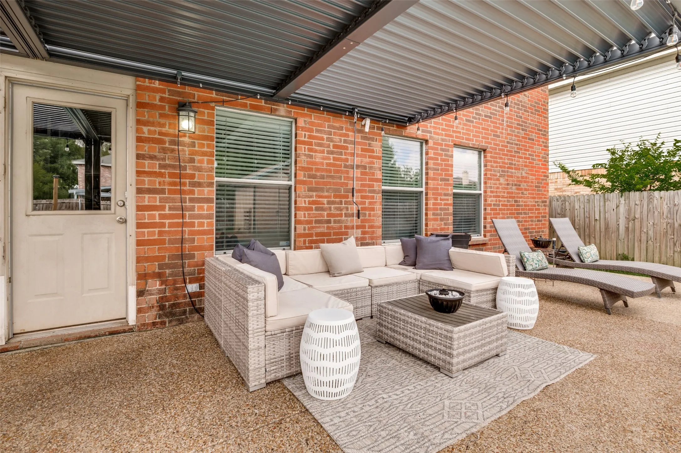 Single Family Residence For Sale in Tarrant County , 6015 Pietro Drive, Grand Prairie, Texas 75052, 3 Bedroom, 3 Bathroom, 2 Garage spaces, 2,341 Sqft, built in 2002, mls#21298789, Real Estate Agent in Grand Prairie, Homes For Sale in Tarrant county, Homes For Sale in Grand Prairie, Realtor in Grand Prairie Texas, Real Estate Brokerage Independent Realty Texas, Luminita Cordes Realtor