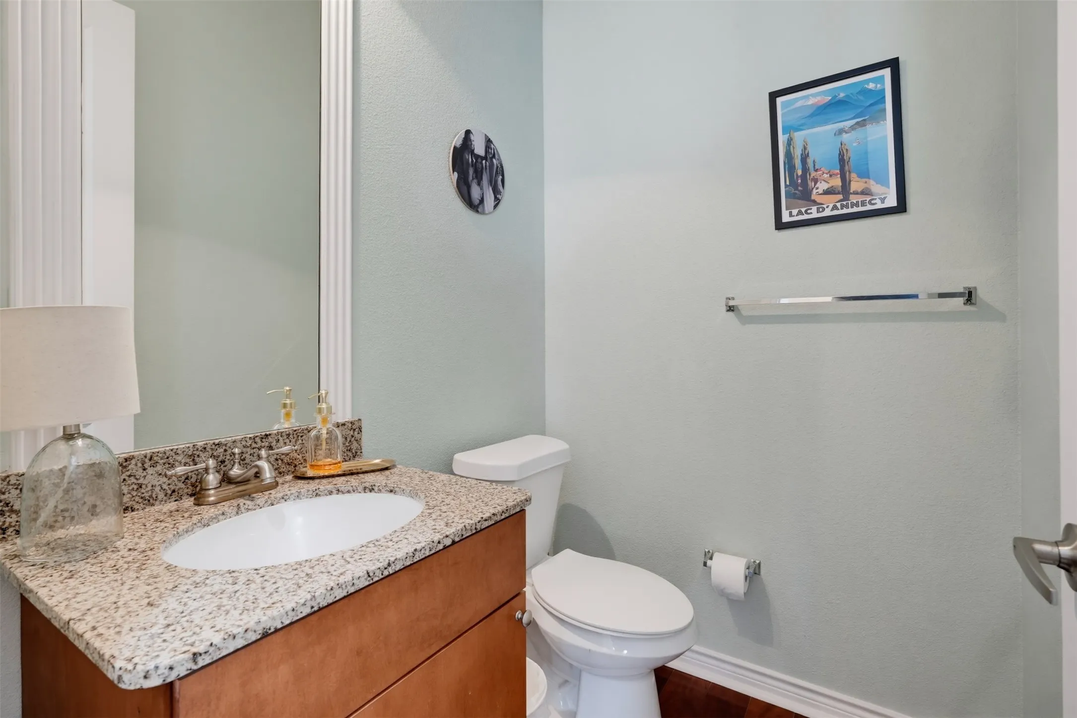 Condominium For Sale in Tarrant County , 1201 Beaconsfield Lane 109, Arlington, Texas 76011, 3 Bedroom, 4 Bathroom, 2 Garage spaces, 1,785 Sqft, built in 2008, mls#21299582, Real Estate Agent in Arlington, Homes For Sale in Tarrant county, Homes For Sale in Arlington, Realtor in Arlington Texas, Real Estate Brokerage Independent Realty Texas, Luminita Cordes Realtor