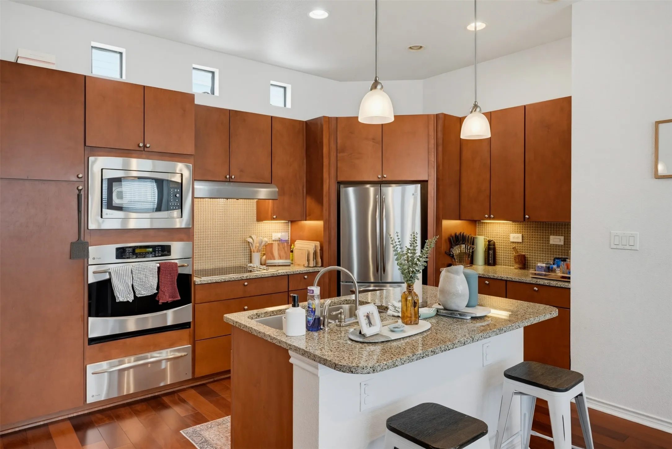 Condominium For Sale in Tarrant County , 1201 Beaconsfield Lane 109, Arlington, Texas 76011, 3 Bedroom, 4 Bathroom, 2 Garage spaces, 1,785 Sqft, built in 2008, mls#21299582, Real Estate Agent in Arlington, Homes For Sale in Tarrant county, Homes For Sale in Arlington, Realtor in Arlington Texas, Real Estate Brokerage Independent Realty Texas, Luminita Cordes Realtor