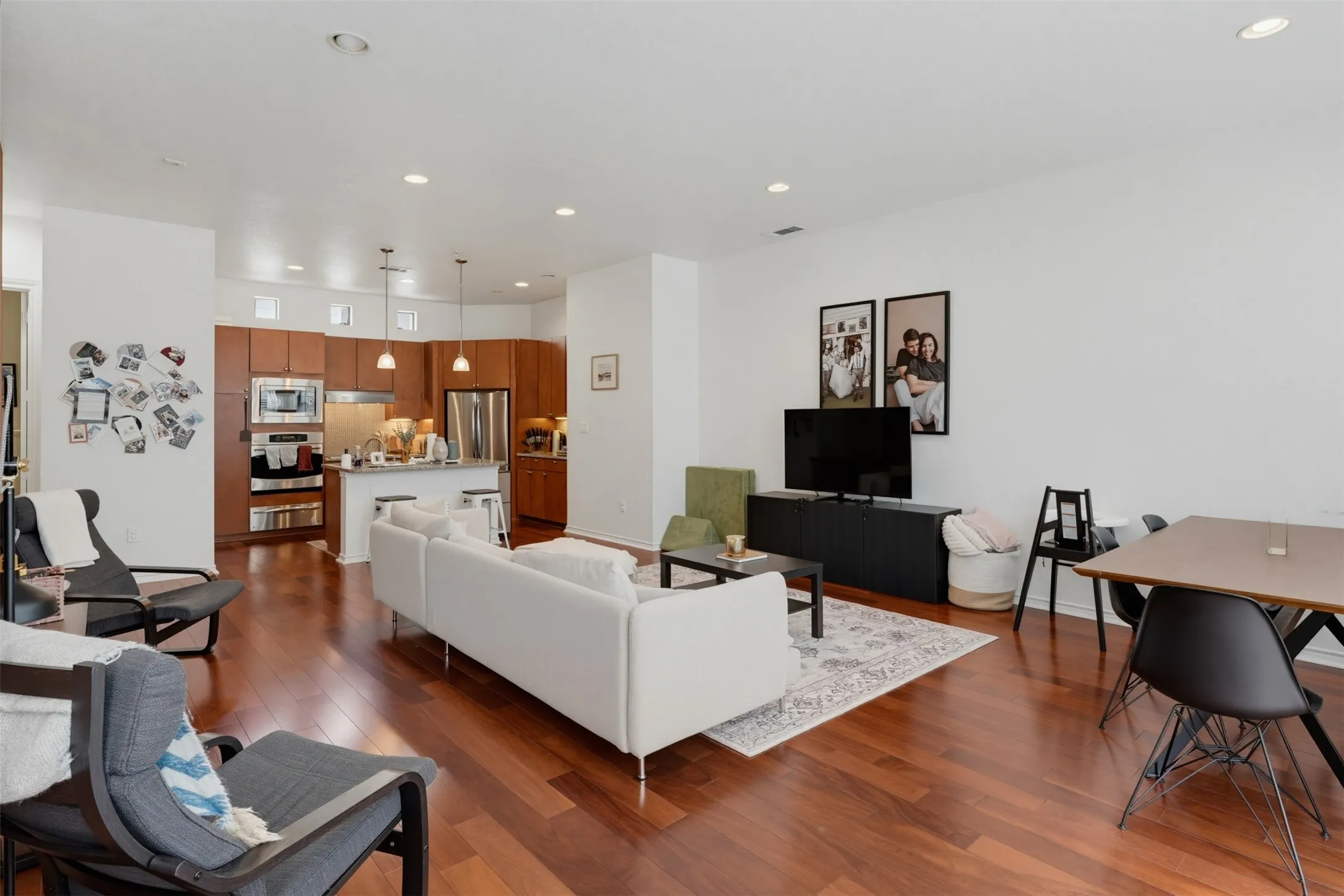 Condominium For Sale in Tarrant County , 1201 Beaconsfield Lane 109, Arlington, Texas 76011, 3 Bedroom, 4 Bathroom, 2 Garage spaces, 1,785 Sqft, built in 2008, mls#21299582, Real Estate Agent in Arlington, Homes For Sale in Tarrant county, Homes For Sale in Arlington, Realtor in Arlington Texas, Real Estate Brokerage Independent Realty Texas, Luminita Cordes Realtor