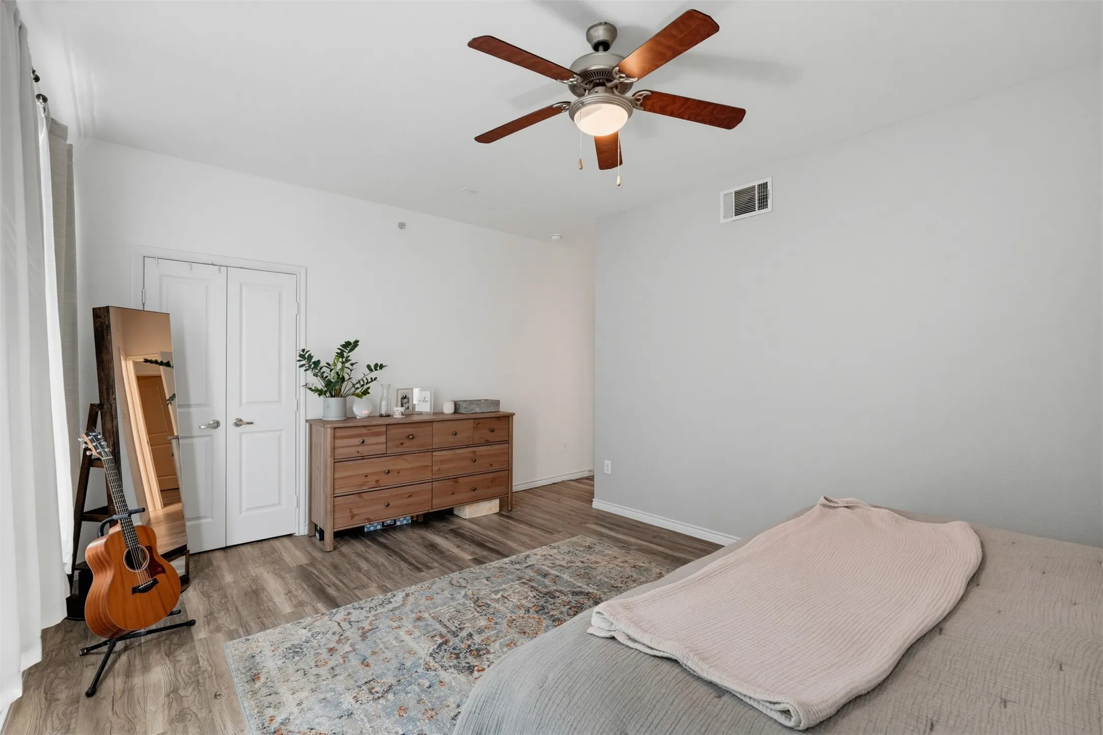 Condominium For Sale in Tarrant County , 1201 Beaconsfield Lane 109, Arlington, Texas 76011, 3 Bedroom, 4 Bathroom, 2 Garage spaces, 1,785 Sqft, built in 2008, mls#21299582, Real Estate Agent in Arlington, Homes For Sale in Tarrant county, Homes For Sale in Arlington, Realtor in Arlington Texas, Real Estate Brokerage Independent Realty Texas, Luminita Cordes Realtor