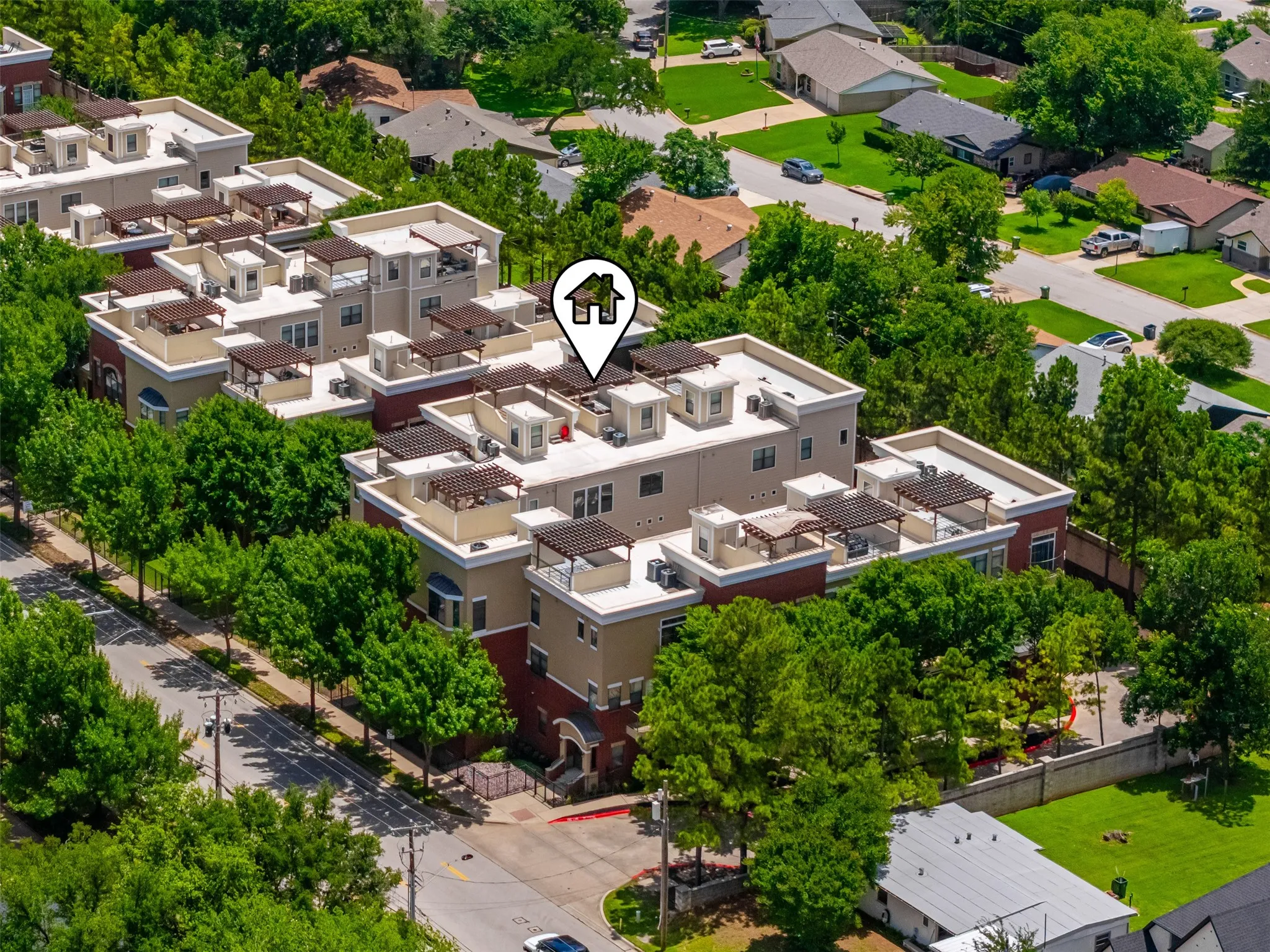 Condominium For Sale in Tarrant County , 1201 Beaconsfield Lane 109, Arlington, Texas 76011, 3 Bedroom, 4 Bathroom, 2 Garage spaces, 1,785 Sqft, built in 2008, mls#21299582, Real Estate Agent in Arlington, Homes For Sale in Tarrant county, Homes For Sale in Arlington, Realtor in Arlington Texas, Real Estate Brokerage Independent Realty Texas, Luminita Cordes Realtor