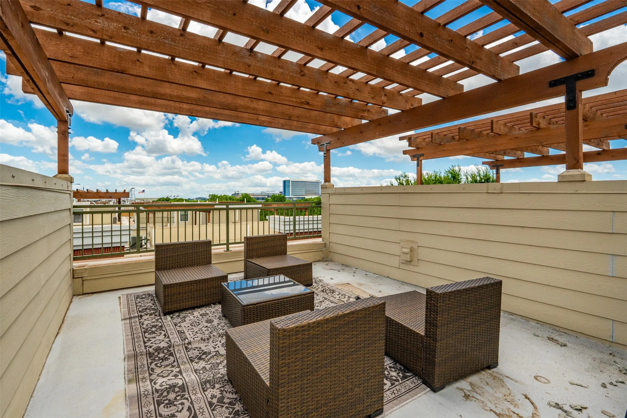 Condominium For Sale in Tarrant County , 1201 Beaconsfield Lane 109, Arlington, Texas 76011, 3 Bedroom, 4 Bathroom, 2 Garage spaces, 1,785 Sqft, built in 2008, mls#21299582, Real Estate Agent in Arlington, Homes For Sale in Tarrant county, Homes For Sale in Arlington, Realtor in Arlington Texas, Real Estate Brokerage Independent Realty Texas, Luminita Cordes Realtor