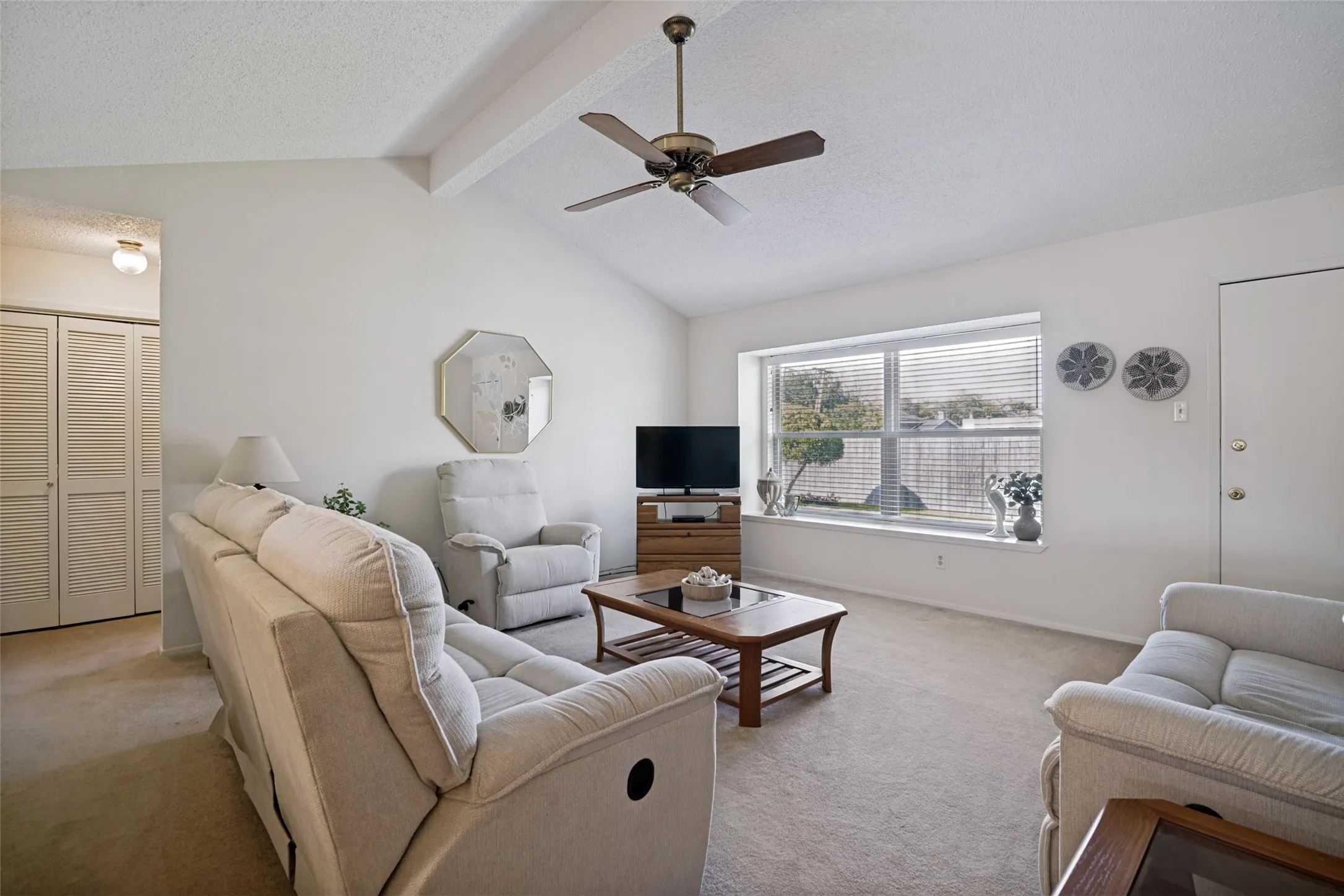 Single Family Residence For Sale in Dallas County , 1728 Roundrock Trail, Mesquite, Texas 75149, 3 Bedroom, 2 Bathroom, 2 Garage spaces, 1,454 Sqft, built in 1979, mls#21299547, Real Estate Agent in Mesquite, Homes For Sale in Dallas county, Homes For Sale in Mesquite, Realtor in Mesquite Texas, Real Estate Brokerage Independent Realty Texas, Luminita Cordes Realtor