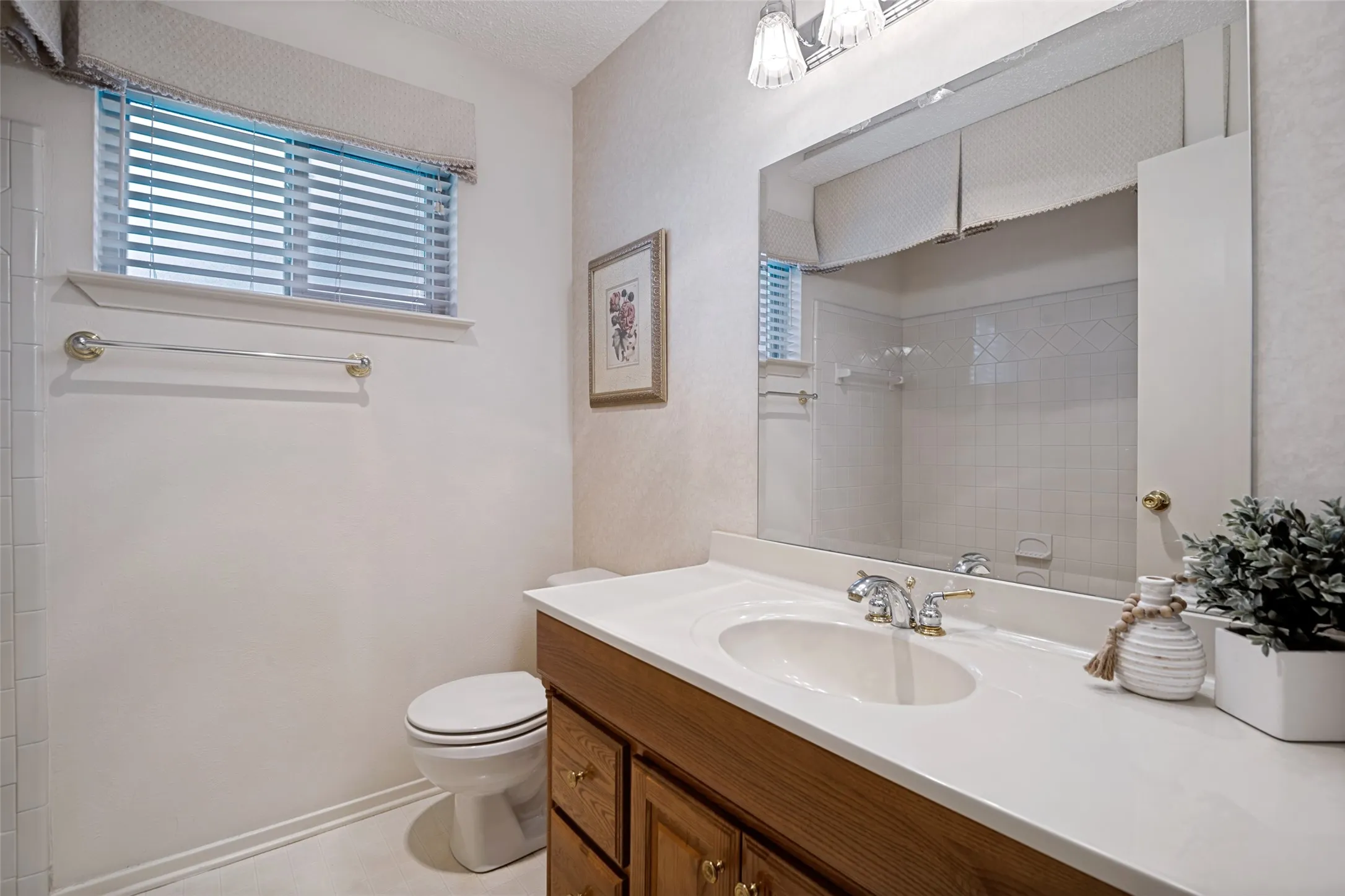 Single Family Residence For Sale in Dallas County , 1728 Roundrock Trail, Mesquite, Texas 75149, 3 Bedroom, 2 Bathroom, 2 Garage spaces, 1,454 Sqft, built in 1979, mls#21299547, Real Estate Agent in Mesquite, Homes For Sale in Dallas county, Homes For Sale in Mesquite, Realtor in Mesquite Texas, Real Estate Brokerage Independent Realty Texas, Luminita Cordes Realtor