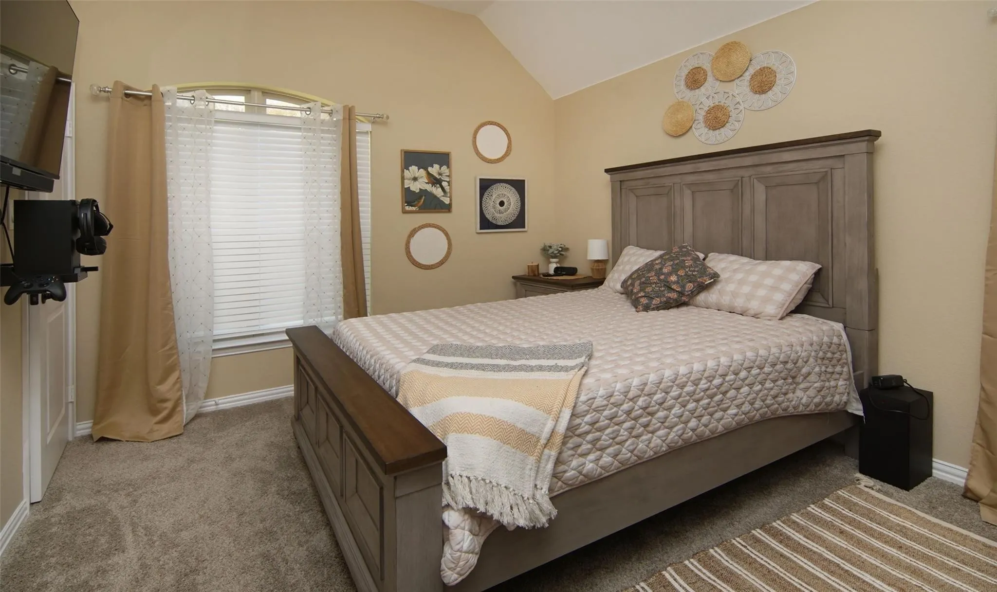 Single Family Residence For Sale in Johnson County , 2752 Elmwood Drive, Burleson, Texas 76028, 4 Bedrooms, 2 Bathrooms, 2 Garage spaces, 2,032 Sqft, built in 2014, Price $350,000, mls#21300108, Real Estate Agent in Burleson, Homes For Sale in Johnson county, Homes For Sale in Burleson, Realtor in Burleson Texas, Real Estate Brokerage Independent Realty Texas, Luminita Cordes Realtor