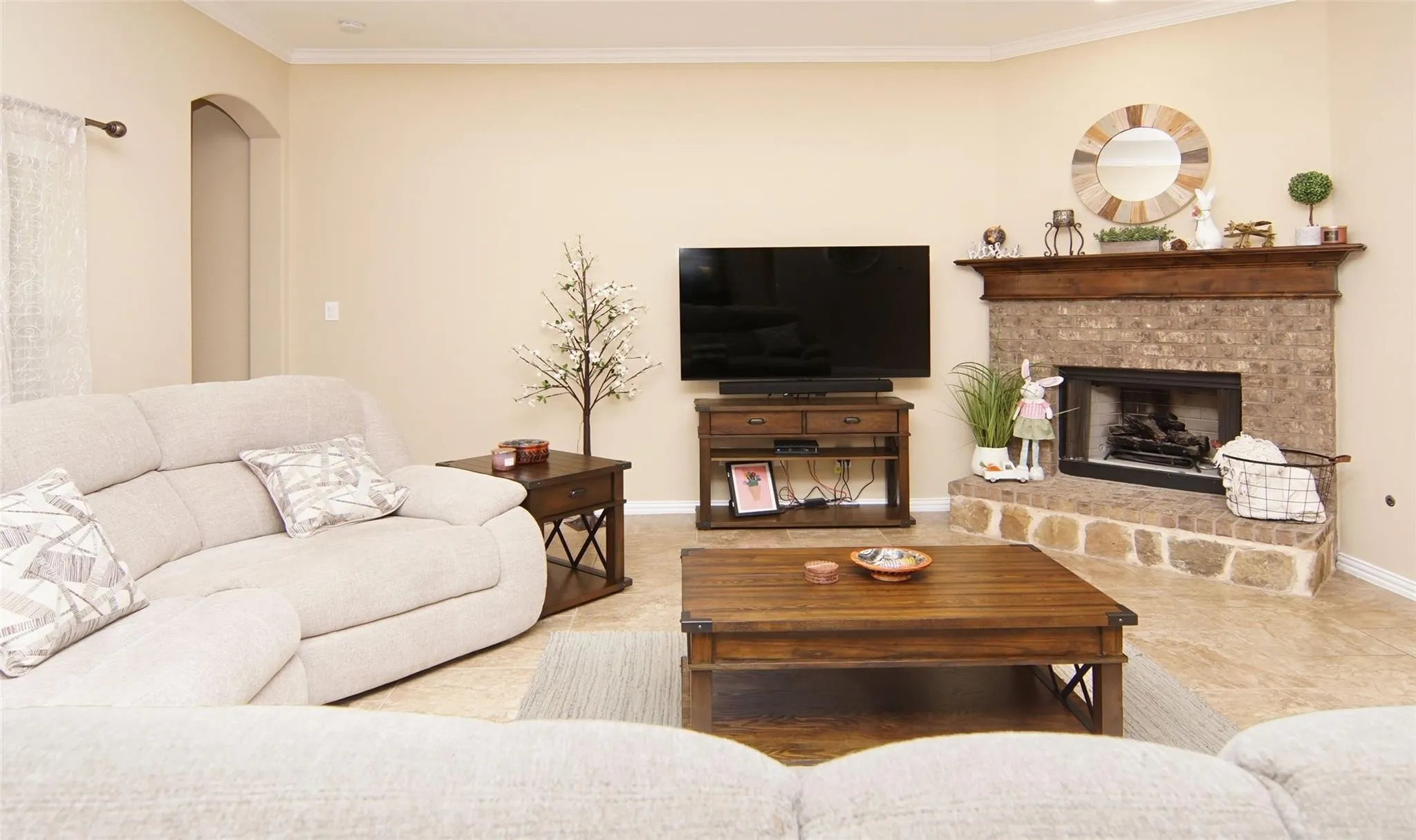 Single Family Residence For Sale in Johnson County , 2752 Elmwood Drive, Burleson, Texas 76028, 4 Bedrooms, 2 Bathrooms, 2 Garage spaces, 2,032 Sqft, built in 2014, Price $350,000, mls#21300108, Real Estate Agent in Burleson, Homes For Sale in Johnson county, Homes For Sale in Burleson, Realtor in Burleson Texas, Real Estate Brokerage Independent Realty Texas, Luminita Cordes Realtor