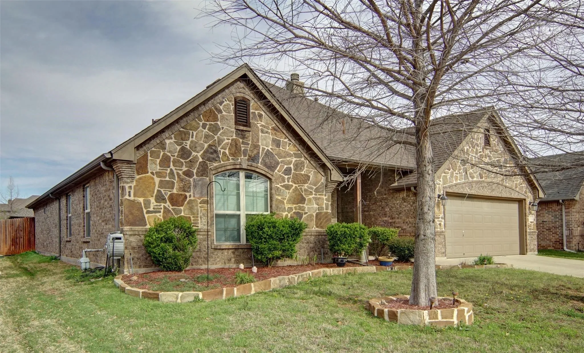 Single Family Residence For Sale in Johnson County , 2752 Elmwood Drive, Burleson, Texas 76028, 4 Bedrooms, 2 Bathrooms, 2 Garage spaces, 2,032 Sqft, built in 2014, Price $350,000, mls#21300108, Real Estate Agent in Burleson, Homes For Sale in Johnson county, Homes For Sale in Burleson, Realtor in Burleson Texas, Real Estate Brokerage Independent Realty Texas, Luminita Cordes Realtor