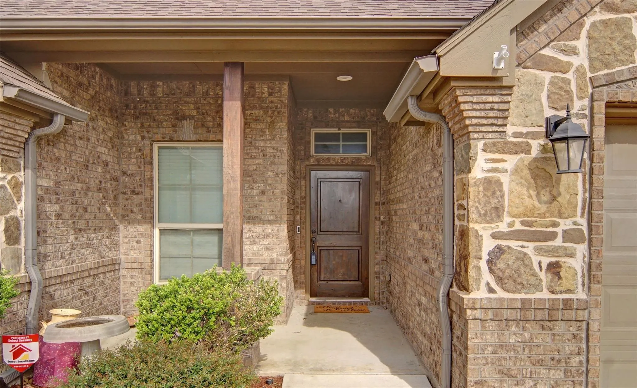 Single Family Residence For Sale in Johnson County , 2752 Elmwood Drive, Burleson, Texas 76028, 4 Bedrooms, 2 Bathrooms, 2 Garage spaces, 2,032 Sqft, built in 2014, Price $350,000, mls#21300108, Real Estate Agent in Burleson, Homes For Sale in Johnson county, Homes For Sale in Burleson, Realtor in Burleson Texas, Real Estate Brokerage Independent Realty Texas, Luminita Cordes Realtor
