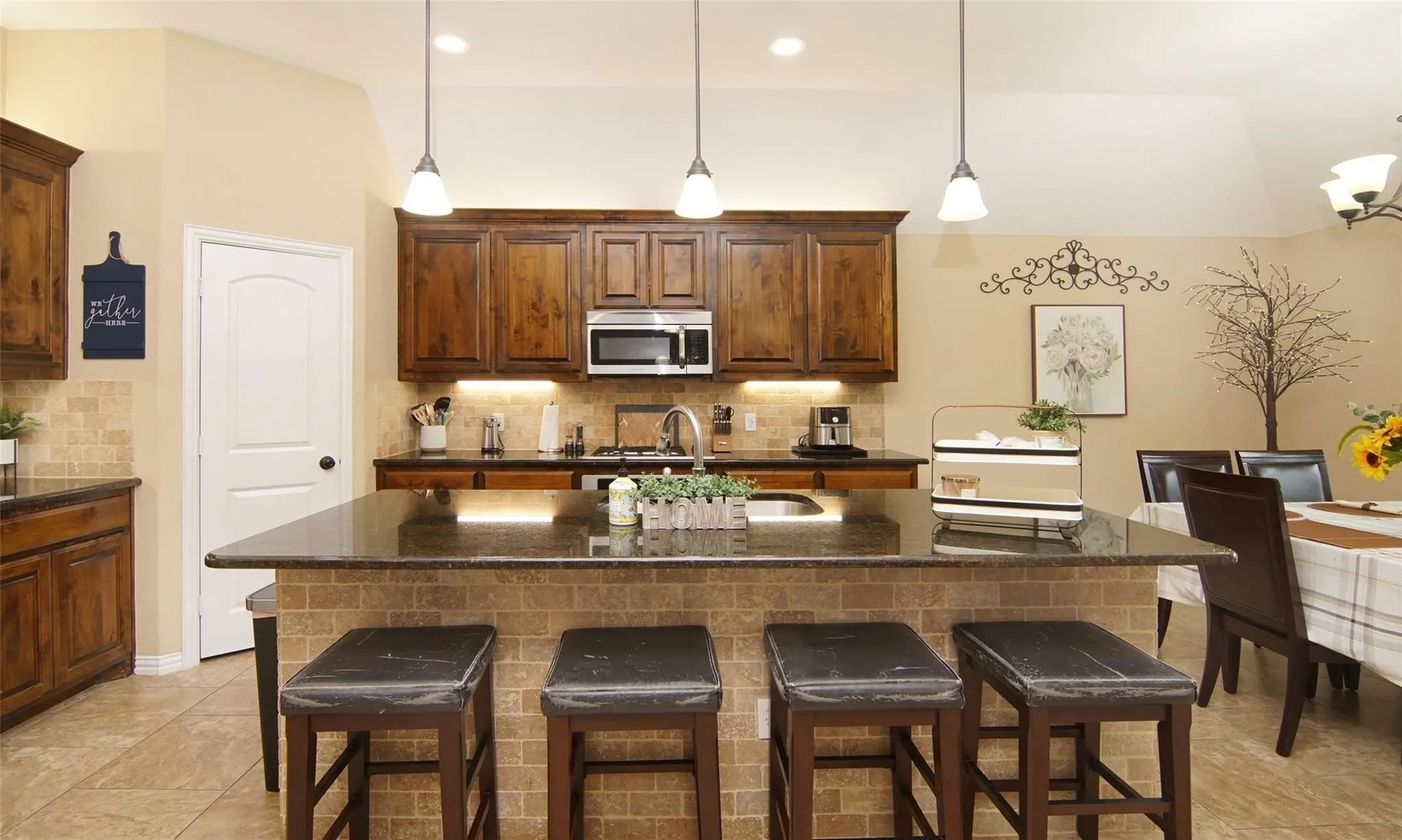 Single Family Residence For Sale in Johnson County , 2752 Elmwood Drive, Burleson, Texas 76028, 4 Bedrooms, 2 Bathrooms, 2 Garage spaces, 2,032 Sqft, built in 2014, Price $350,000, mls#21300108, Real Estate Agent in Burleson, Homes For Sale in Johnson county, Homes For Sale in Burleson, Realtor in Burleson Texas, Real Estate Brokerage Independent Realty Texas, Luminita Cordes Realtor
