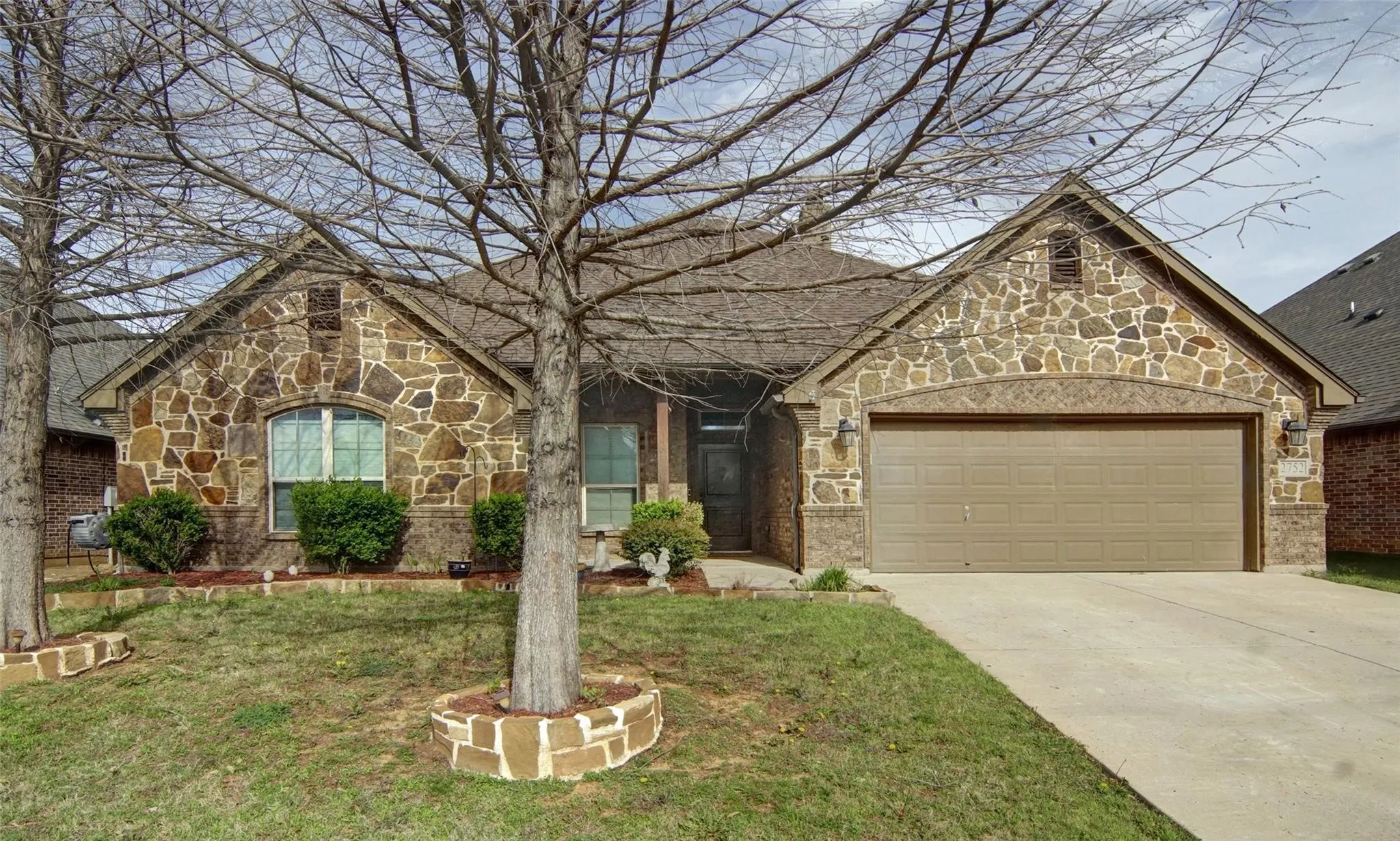 Single Family Residence For Sale in Johnson County , 2752 Elmwood Drive, Burleson, Texas 76028, 4 Bedrooms, 2 Bathrooms, 2 Garage spaces, 2,032 Sqft, built in 2014, Price $350,000, mls#21300108, Real Estate Agent in Burleson, Homes For Sale in Johnson county, Homes For Sale in Burleson, Realtor in Burleson Texas, Real Estate Brokerage Independent Realty Texas, Luminita Cordes Realtor