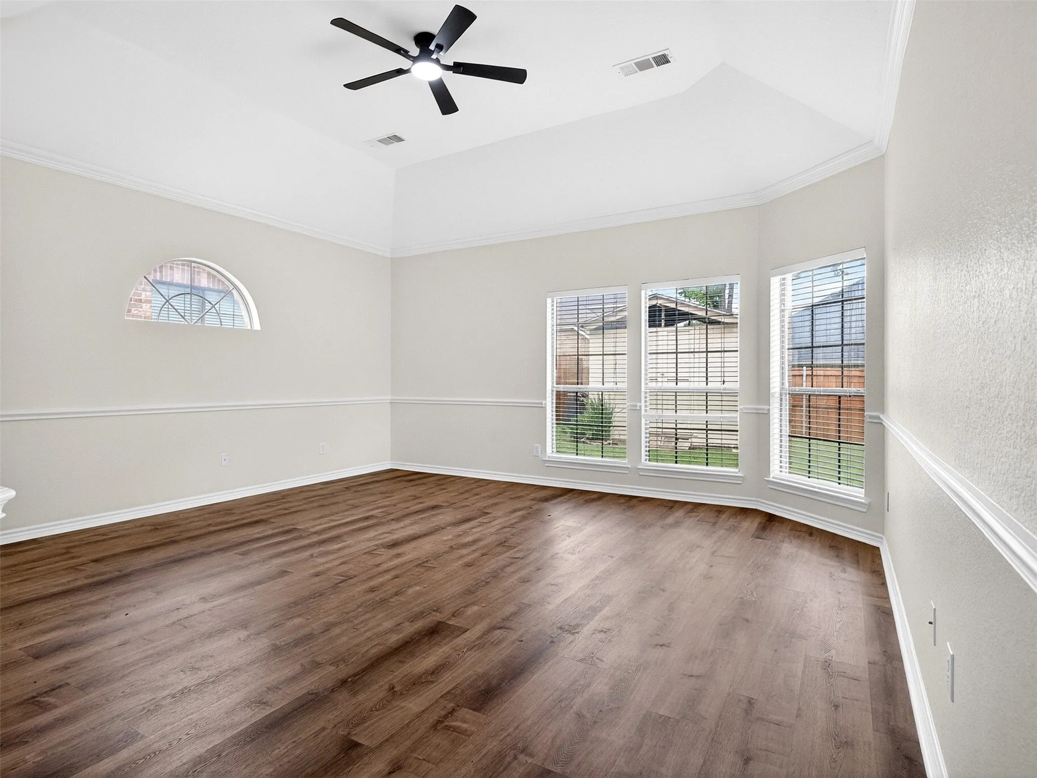 Single Family Residence For Sale in Tarrant County , 5513 Bandelier Trail, Fort Worth, Texas 76137, 5 Bedroom, 4 Bathroom, 2 Garage spaces, 3,584 Sqft, built in 2002, mls#21300110, Real Estate Agent in Fort Worth, Homes For Sale in Tarrant county, Homes For Sale in Fort Worth, Realtor in Fort Worth Texas, Real Estate Brokerage Independent Realty Texas, Luminita Cordes Realtor