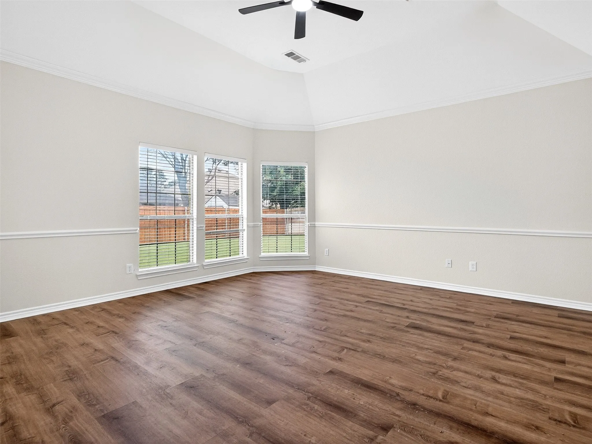 Single Family Residence For Sale in Tarrant County , 5513 Bandelier Trail, Fort Worth, Texas 76137, 5 Bedroom, 4 Bathroom, 2 Garage spaces, 3,584 Sqft, built in 2002, mls#21300110, Real Estate Agent in Fort Worth, Homes For Sale in Tarrant county, Homes For Sale in Fort Worth, Realtor in Fort Worth Texas, Real Estate Brokerage Independent Realty Texas, Luminita Cordes Realtor