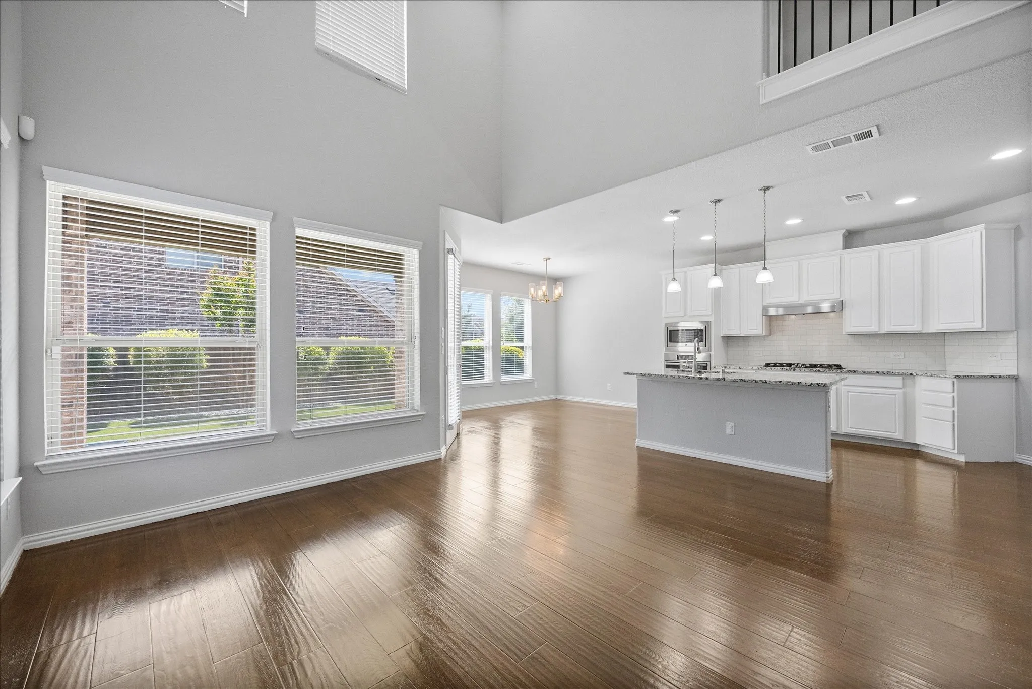 Single Family Residence For Sale in Dallas County , 2202 Blue Harbor Way, Garland, Texas 75043, 4 Bedroom, 4 Bathroom, 2 Garage spaces, 3,184 Sqft, built in 2016, mls#21296455, Real Estate Agent in Garland, Homes For Sale in Dallas county, Homes For Sale in Garland, Realtor in Garland Texas, Real Estate Brokerage Independent Realty Texas, Luminita Cordes Realtor
