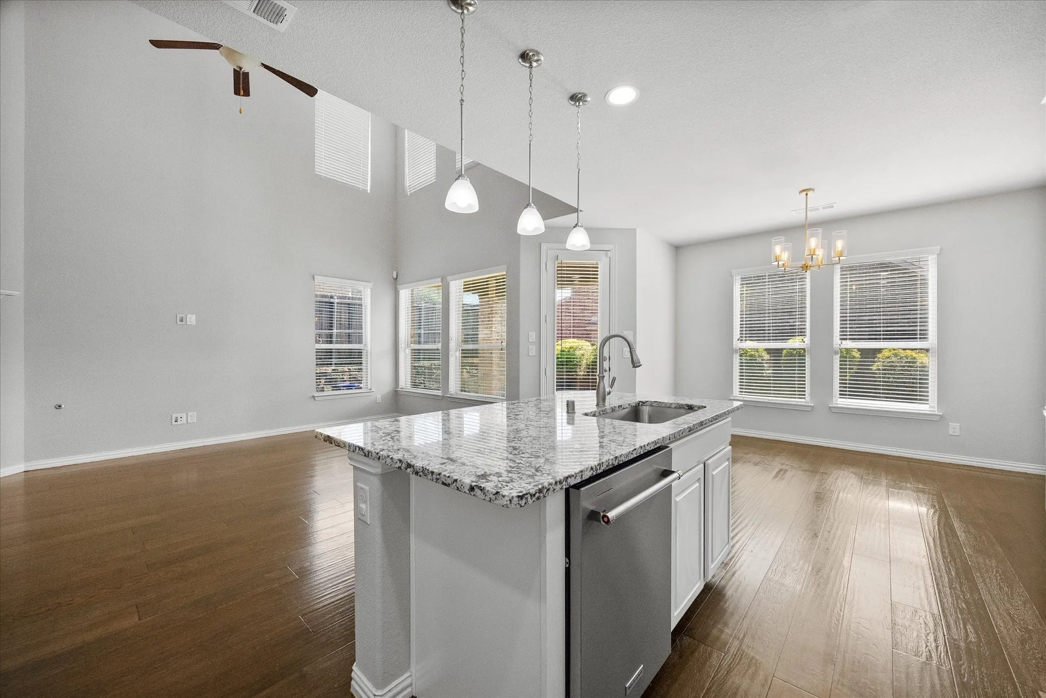 Single Family Residence For Sale in Dallas County , 2202 Blue Harbor Way, Garland, Texas 75043, 4 Bedroom, 4 Bathroom, 2 Garage spaces, 3,184 Sqft, built in 2016, mls#21296455, Real Estate Agent in Garland, Homes For Sale in Dallas county, Homes For Sale in Garland, Realtor in Garland Texas, Real Estate Brokerage Independent Realty Texas, Luminita Cordes Realtor