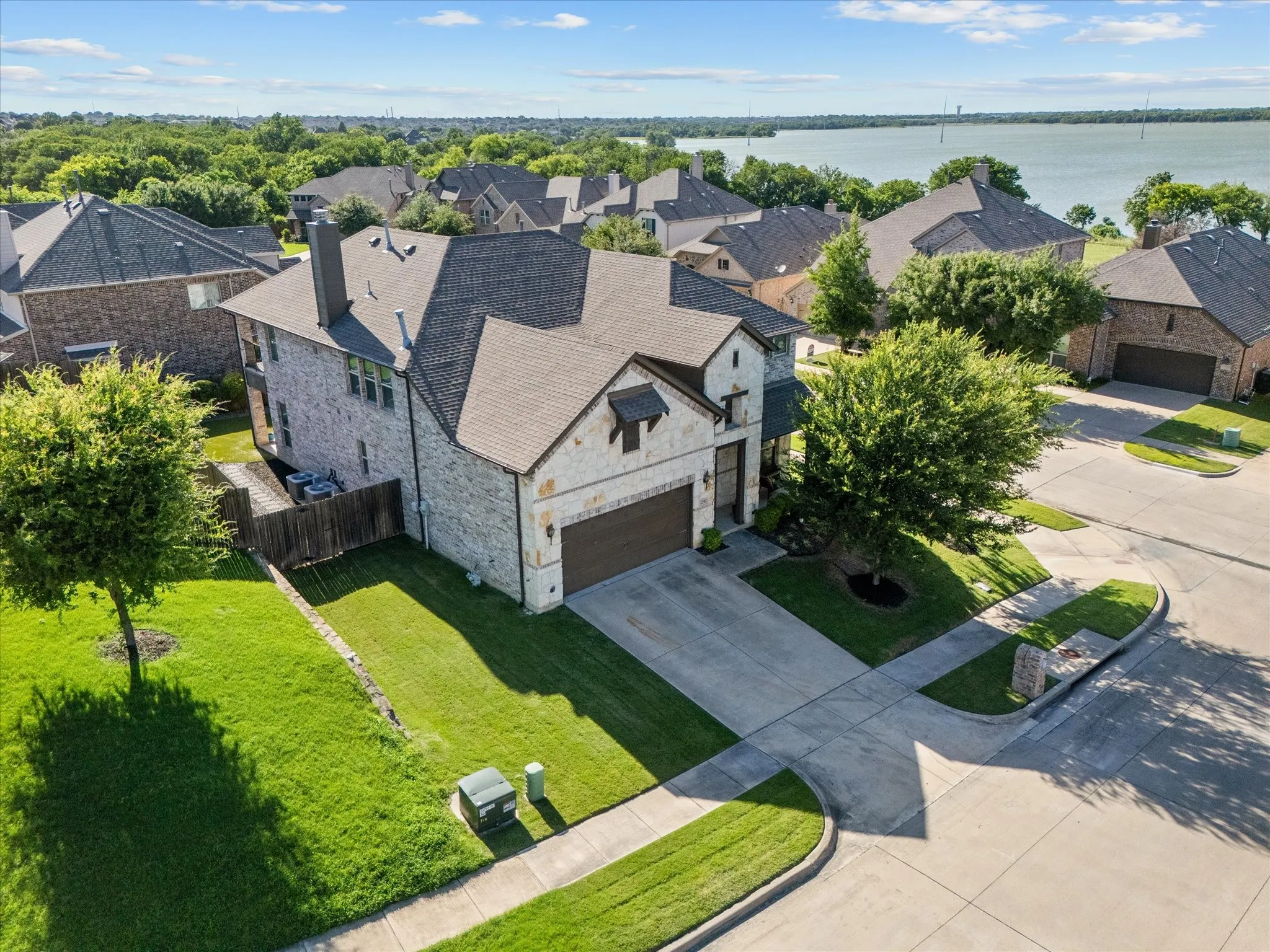 Single Family Residence For Sale in Dallas County , 2202 Blue Harbor Way, Garland, Texas 75043, 4 Bedroom, 4 Bathroom, 2 Garage spaces, 3,184 Sqft, built in 2016, mls#21296455, Real Estate Agent in Garland, Homes For Sale in Dallas county, Homes For Sale in Garland, Realtor in Garland Texas, Real Estate Brokerage Independent Realty Texas, Luminita Cordes Realtor
