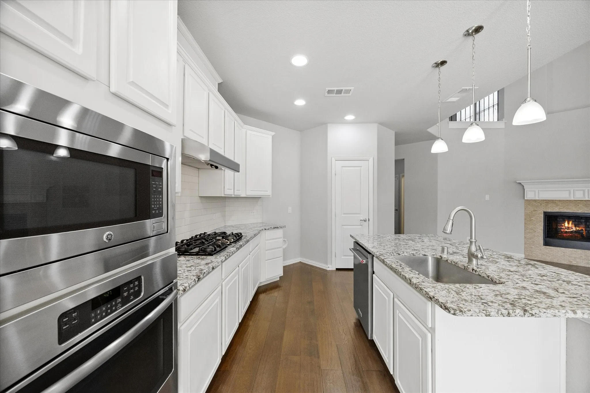 Single Family Residence For Sale in Dallas County , 2202 Blue Harbor Way, Garland, Texas 75043, 4 Bedroom, 4 Bathroom, 2 Garage spaces, 3,184 Sqft, built in 2016, mls#21296455, Real Estate Agent in Garland, Homes For Sale in Dallas county, Homes For Sale in Garland, Realtor in Garland Texas, Real Estate Brokerage Independent Realty Texas, Luminita Cordes Realtor
