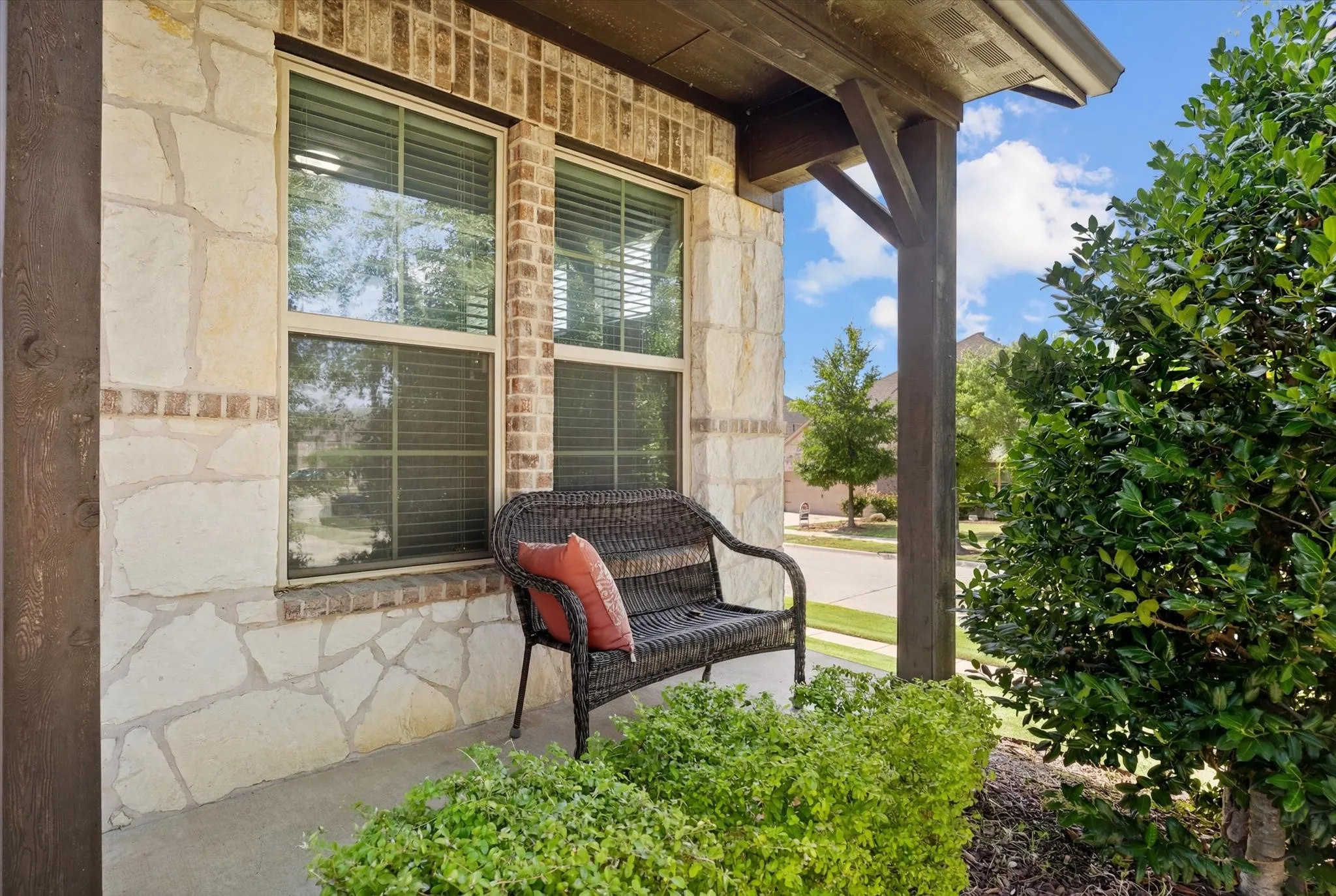 Single Family Residence For Sale in Dallas County , 2202 Blue Harbor Way, Garland, Texas 75043, 4 Bedroom, 4 Bathroom, 2 Garage spaces, 3,184 Sqft, built in 2016, mls#21296455, Real Estate Agent in Garland, Homes For Sale in Dallas county, Homes For Sale in Garland, Realtor in Garland Texas, Real Estate Brokerage Independent Realty Texas, Luminita Cordes Realtor
