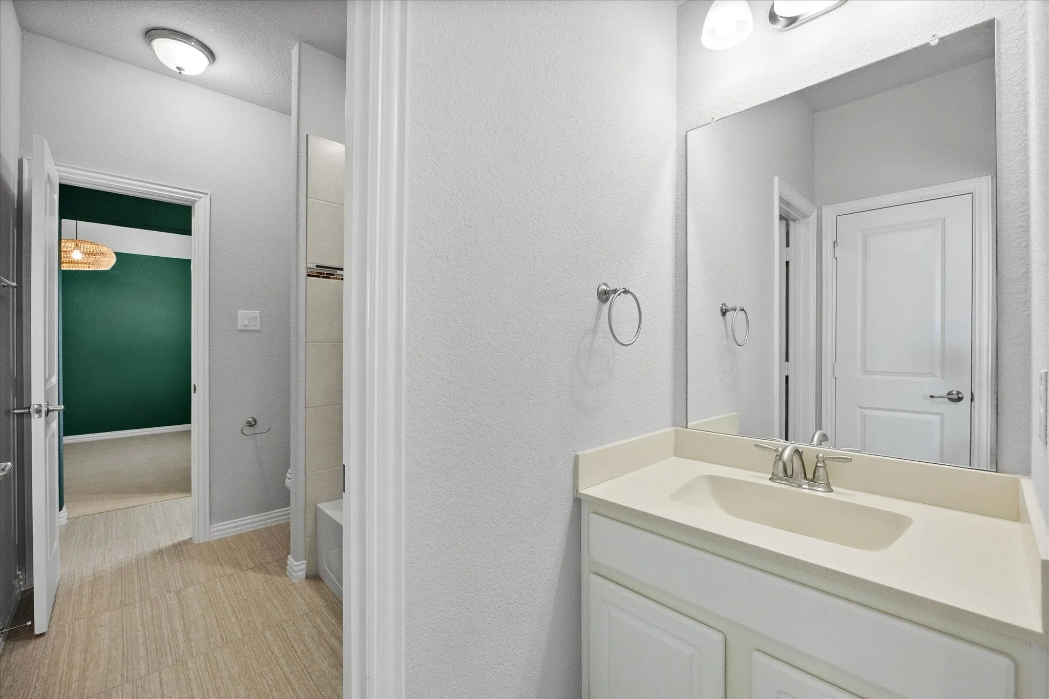 Single Family Residence For Sale in Dallas County , 2202 Blue Harbor Way, Garland, Texas 75043, 4 Bedroom, 4 Bathroom, 2 Garage spaces, 3,184 Sqft, built in 2016, mls#21296455, Real Estate Agent in Garland, Homes For Sale in Dallas county, Homes For Sale in Garland, Realtor in Garland Texas, Real Estate Brokerage Independent Realty Texas, Luminita Cordes Realtor