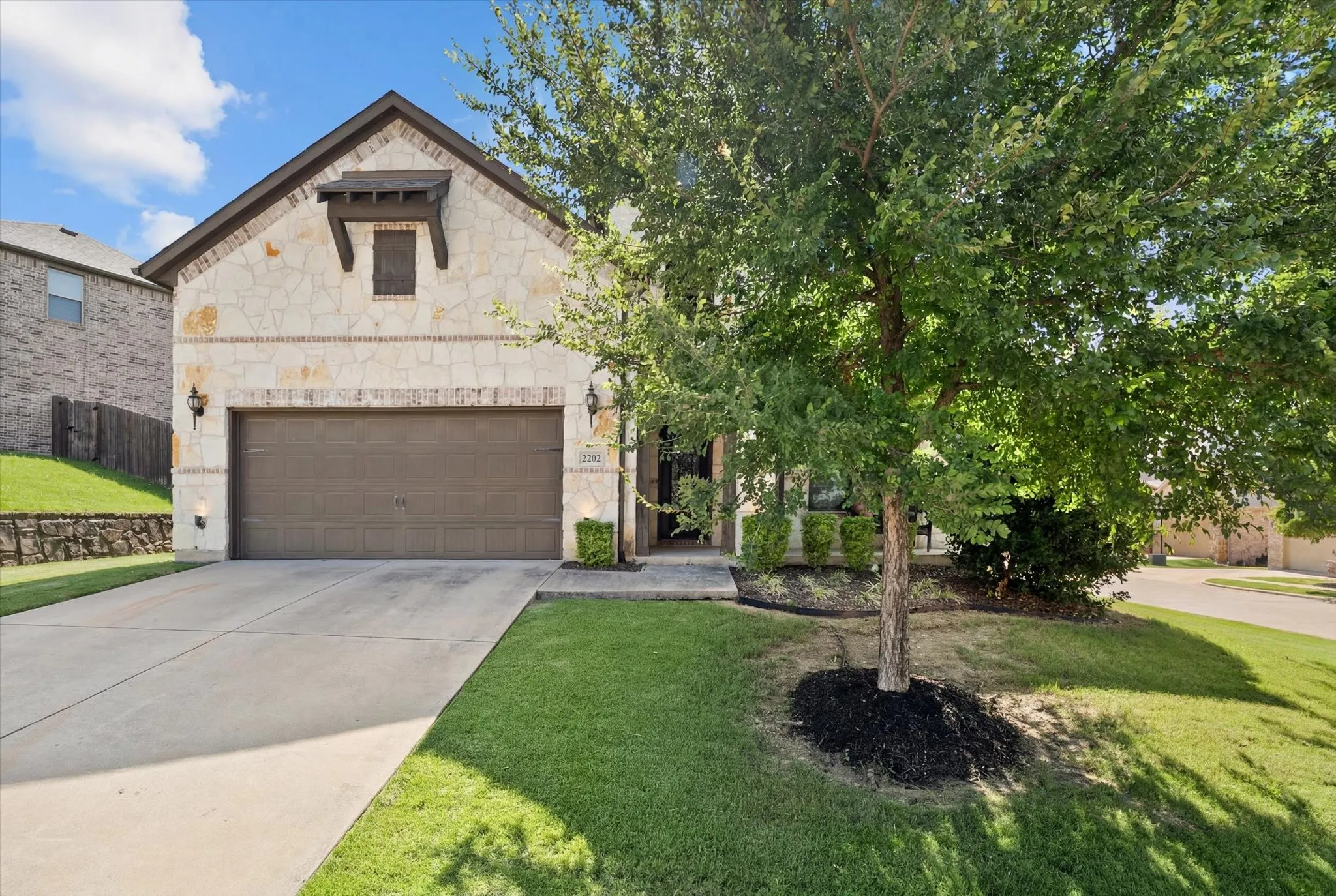 Single Family Residence For Sale in Dallas County , 2202 Blue Harbor Way, Garland, Texas 75043, 4 Bedroom, 4 Bathroom, 2 Garage spaces, 3,184 Sqft, built in 2016, mls#21296455, Real Estate Agent in Garland, Homes For Sale in Dallas county, Homes For Sale in Garland, Realtor in Garland Texas, Real Estate Brokerage Independent Realty Texas, Luminita Cordes Realtor