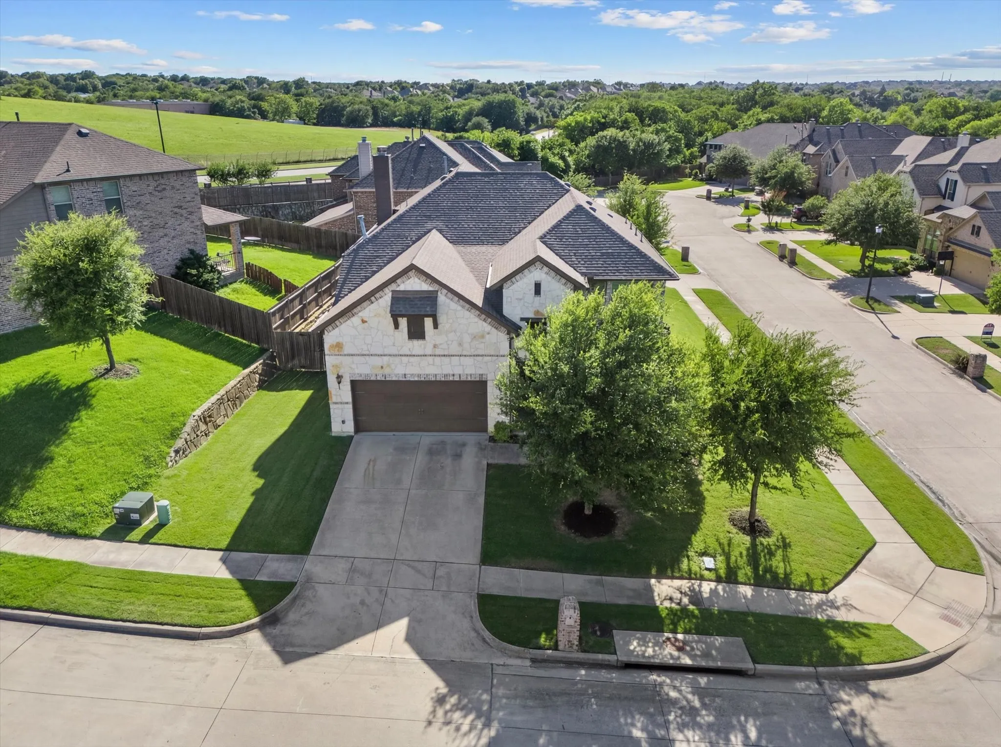 Single Family Residence For Sale in Dallas County , 2202 Blue Harbor Way, Garland, Texas 75043, 4 Bedroom, 4 Bathroom, 2 Garage spaces, 3,184 Sqft, built in 2016, mls#21296455, Real Estate Agent in Garland, Homes For Sale in Dallas county, Homes For Sale in Garland, Realtor in Garland Texas, Real Estate Brokerage Independent Realty Texas, Luminita Cordes Realtor