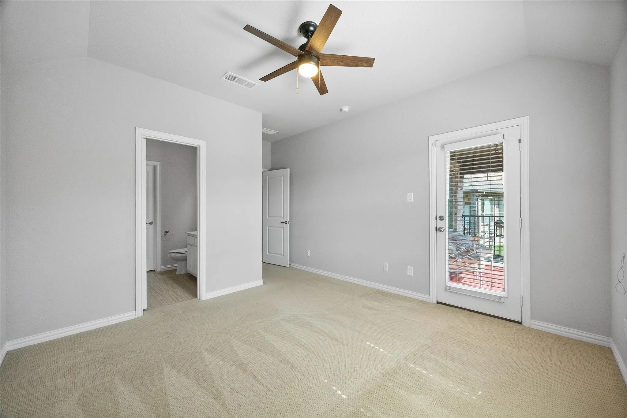 Single Family Residence For Sale in Dallas County , 2202 Blue Harbor Way, Garland, Texas 75043, 4 Bedroom, 4 Bathroom, 2 Garage spaces, 3,184 Sqft, built in 2016, mls#21296455, Real Estate Agent in Garland, Homes For Sale in Dallas county, Homes For Sale in Garland, Realtor in Garland Texas, Real Estate Brokerage Independent Realty Texas, Luminita Cordes Realtor