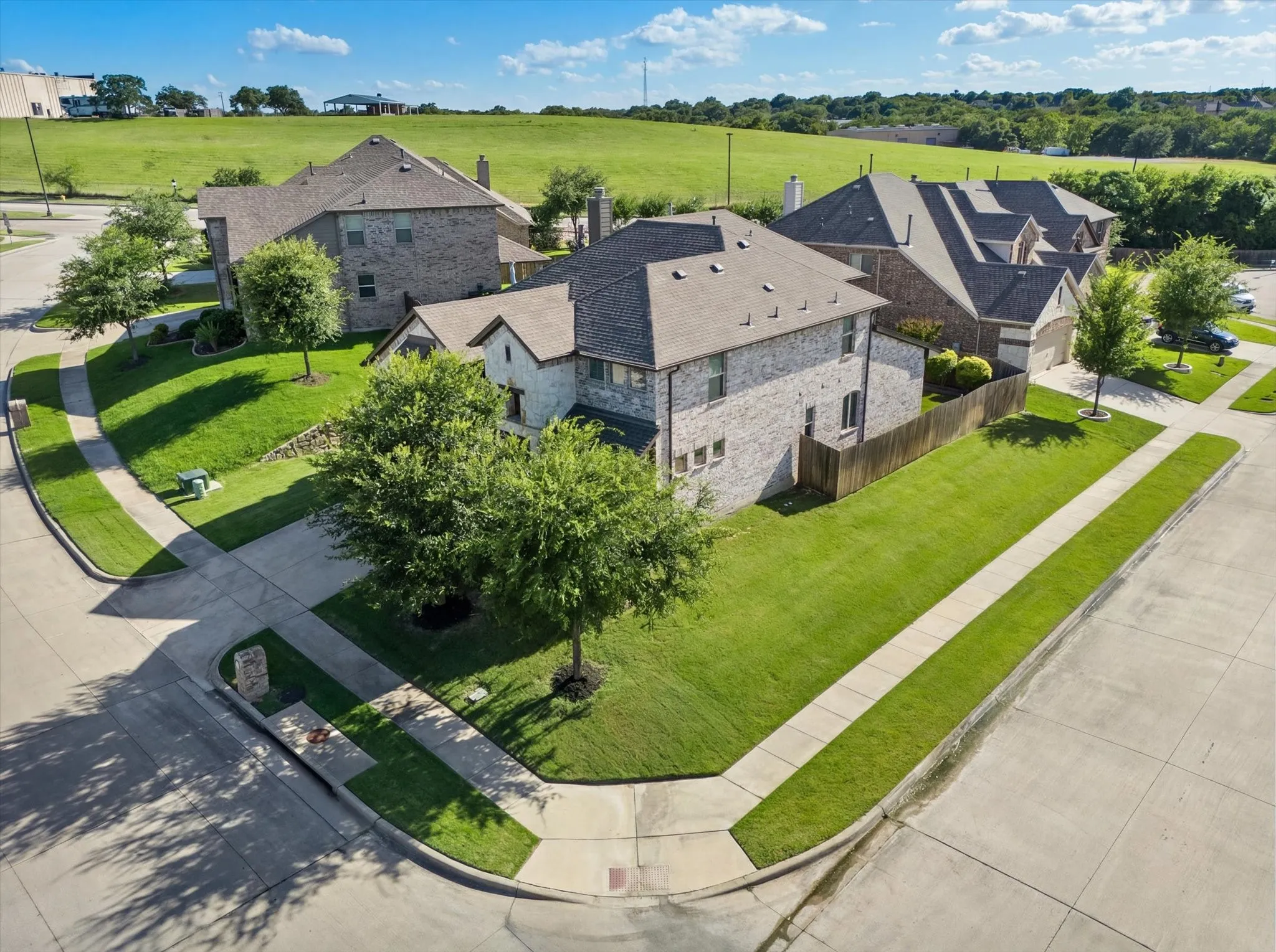 Single Family Residence For Sale in Dallas County , 2202 Blue Harbor Way, Garland, Texas 75043, 4 Bedroom, 4 Bathroom, 2 Garage spaces, 3,184 Sqft, built in 2016, mls#21296455, Real Estate Agent in Garland, Homes For Sale in Dallas county, Homes For Sale in Garland, Realtor in Garland Texas, Real Estate Brokerage Independent Realty Texas, Luminita Cordes Realtor