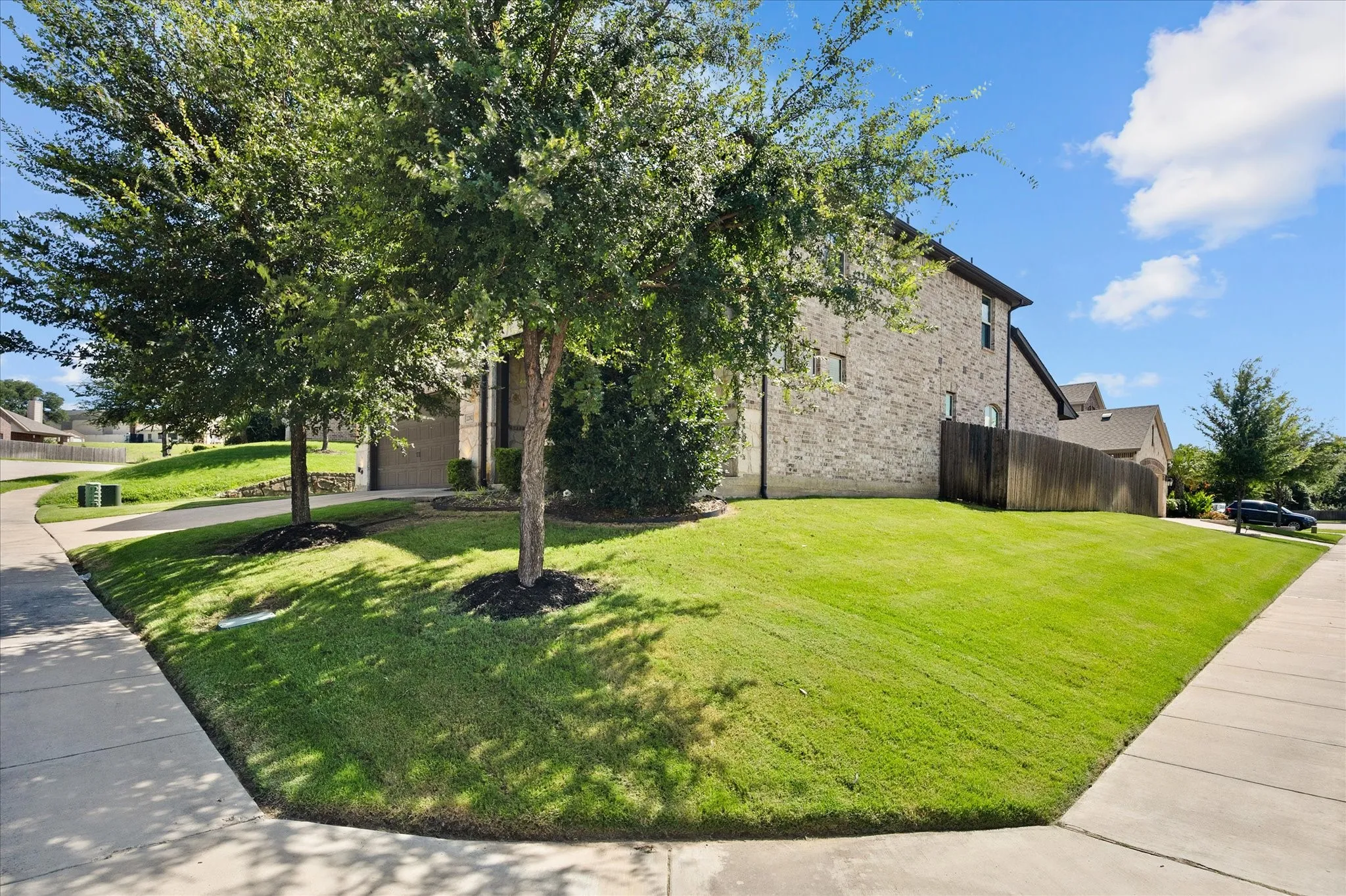 Single Family Residence For Sale in Dallas County , 2202 Blue Harbor Way, Garland, Texas 75043, 4 Bedroom, 4 Bathroom, 2 Garage spaces, 3,184 Sqft, built in 2016, mls#21296455, Real Estate Agent in Garland, Homes For Sale in Dallas county, Homes For Sale in Garland, Realtor in Garland Texas, Real Estate Brokerage Independent Realty Texas, Luminita Cordes Realtor