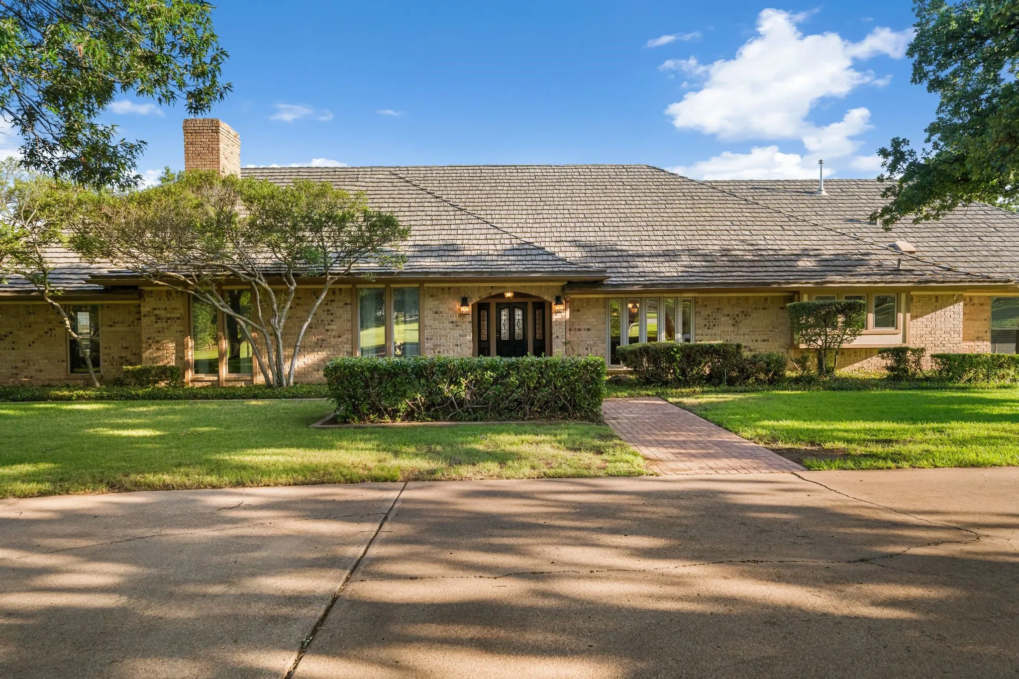 Single Family Residence For Sale in Tarrant County , 8920 Martin Drive, North Richland Hills, Texas 76182, 4 Bedrooms, 4 Bathrooms, 2 Garage spaces, 5,230 Sqft, built in 1981, Price $1,999,999, mls#21296655, Real Estate Agent in North Richland Hills, Homes For Sale in Tarrant county, Homes For Sale in North Richland Hills, Realtor in North Richland Hills Texas, Real Estate Brokerage Independent Realty Texas, Luminita Cordes Realtor