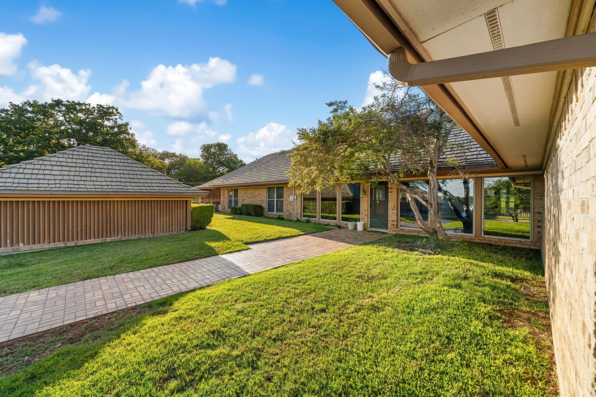 Single Family Residence For Sale in Tarrant County , 8920 Martin Drive, North Richland Hills, Texas 76182, 4 Bedrooms, 4 Bathrooms, 2 Garage spaces, 5,230 Sqft, built in 1981, Price $1,999,999, mls#21296655, Real Estate Agent in North Richland Hills, Homes For Sale in Tarrant county, Homes For Sale in North Richland Hills, Realtor in North Richland Hills Texas, Real Estate Brokerage Independent Realty Texas, Luminita Cordes Realtor