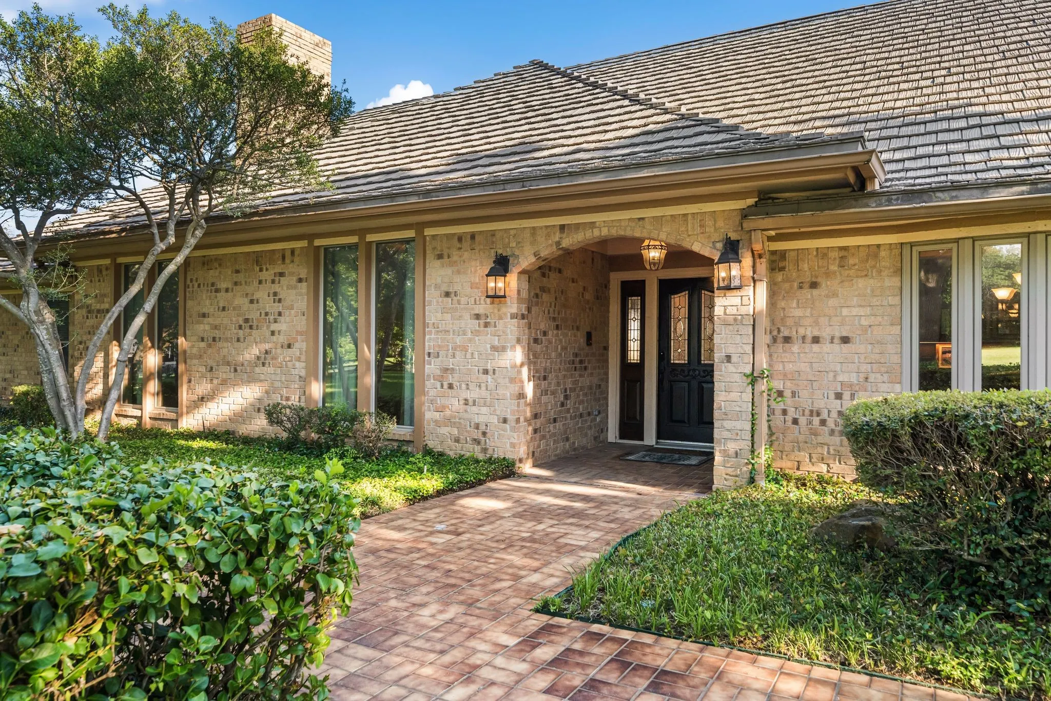 Single Family Residence For Sale in Tarrant County , 8920 Martin Drive, North Richland Hills, Texas 76182, 4 Bedrooms, 4 Bathrooms, 2 Garage spaces, 5,230 Sqft, built in 1981, Price $1,999,999, mls#21296655, Real Estate Agent in North Richland Hills, Homes For Sale in Tarrant county, Homes For Sale in North Richland Hills, Realtor in North Richland Hills Texas, Real Estate Brokerage Independent Realty Texas, Luminita Cordes Realtor