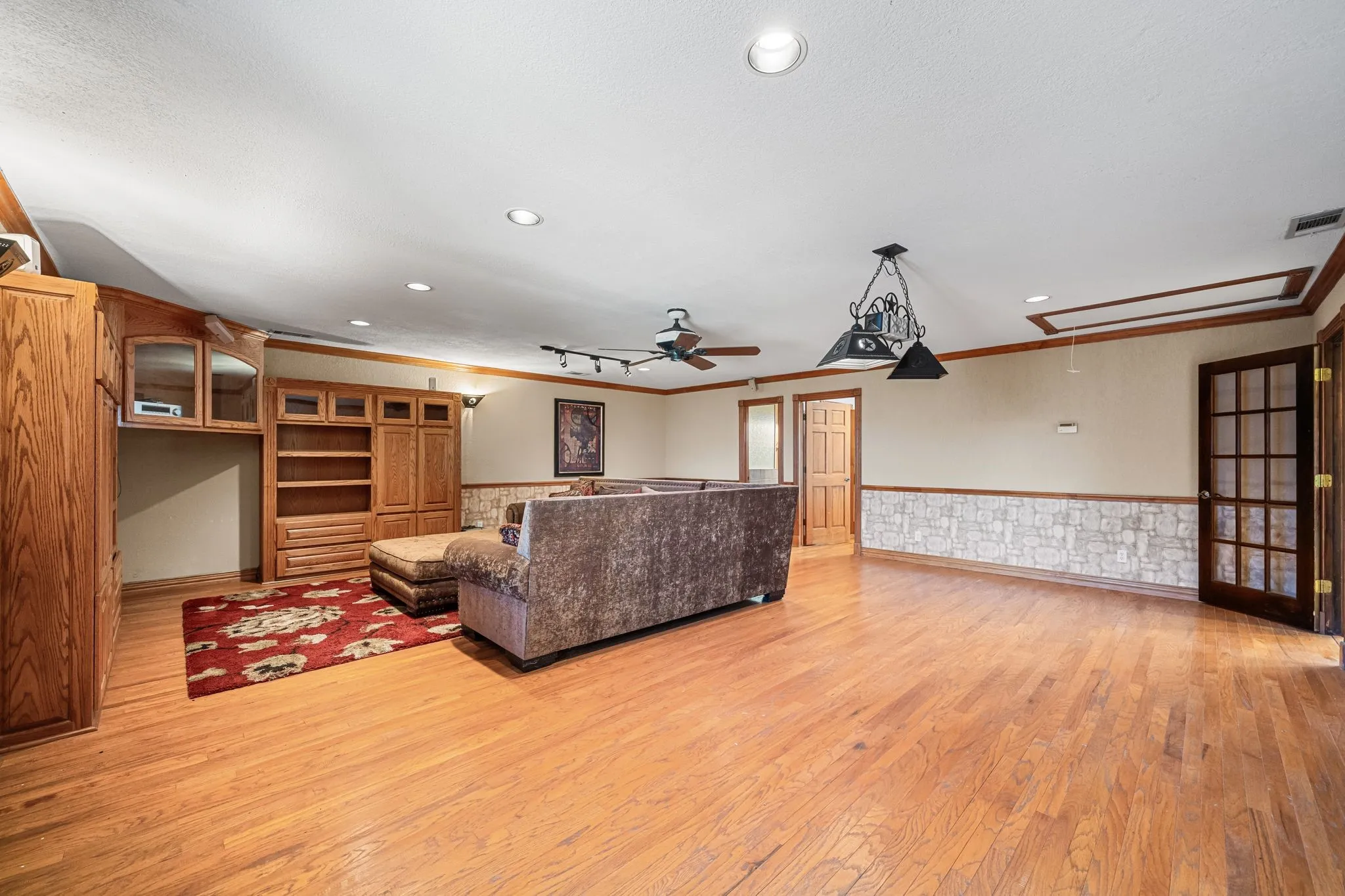 Single Family Residence For Sale in Tarrant County , 8920 Martin Drive, North Richland Hills, Texas 76182, 4 Bedrooms, 4 Bathrooms, 2 Garage spaces, 5,230 Sqft, built in 1981, Price $1,999,999, mls#21296655, Real Estate Agent in North Richland Hills, Homes For Sale in Tarrant county, Homes For Sale in North Richland Hills, Realtor in North Richland Hills Texas, Real Estate Brokerage Independent Realty Texas, Luminita Cordes Realtor